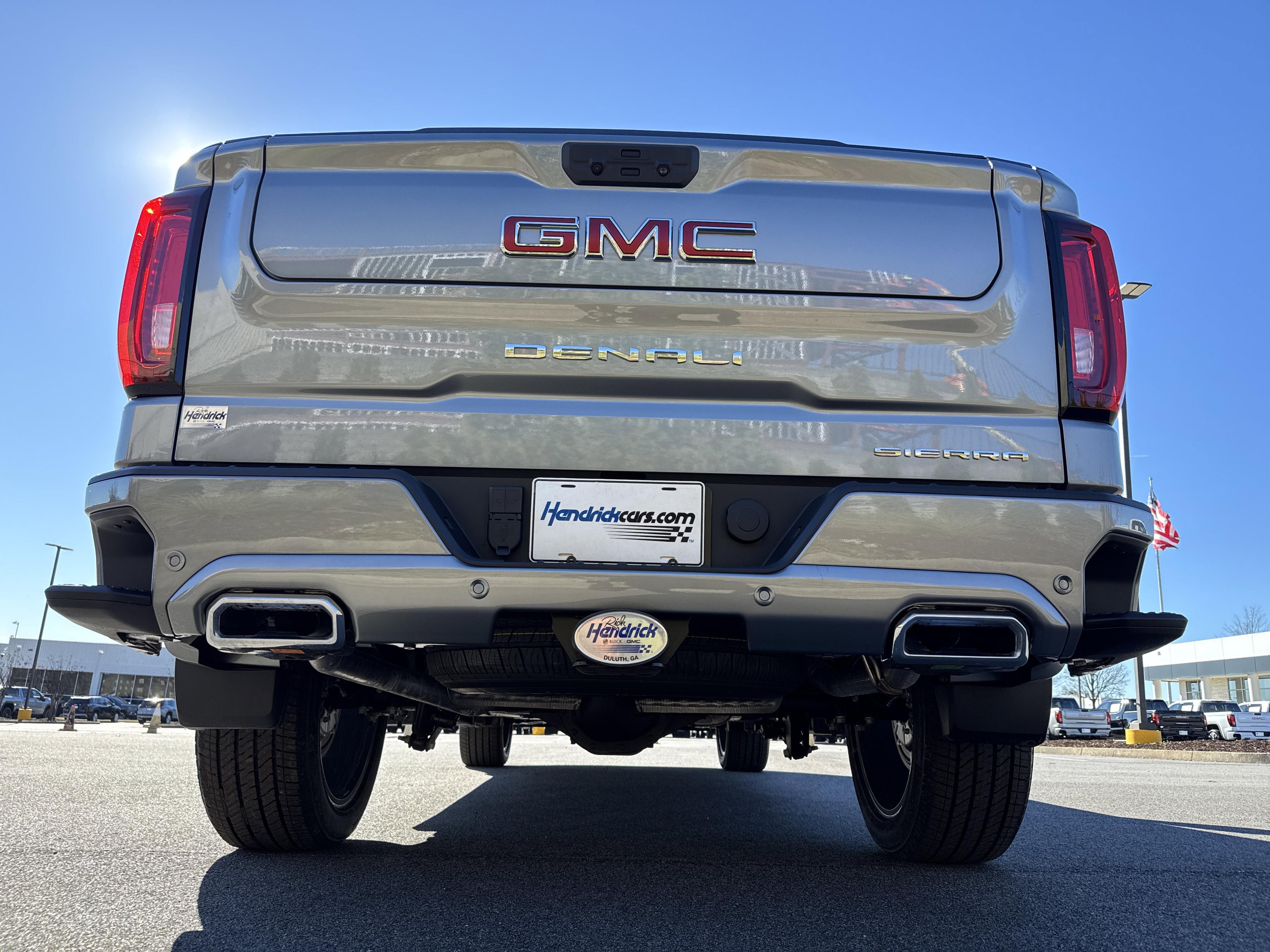 GMC Sierra 1500 Denali Four Wheel Drive Crew Cab - Thumbnail 8