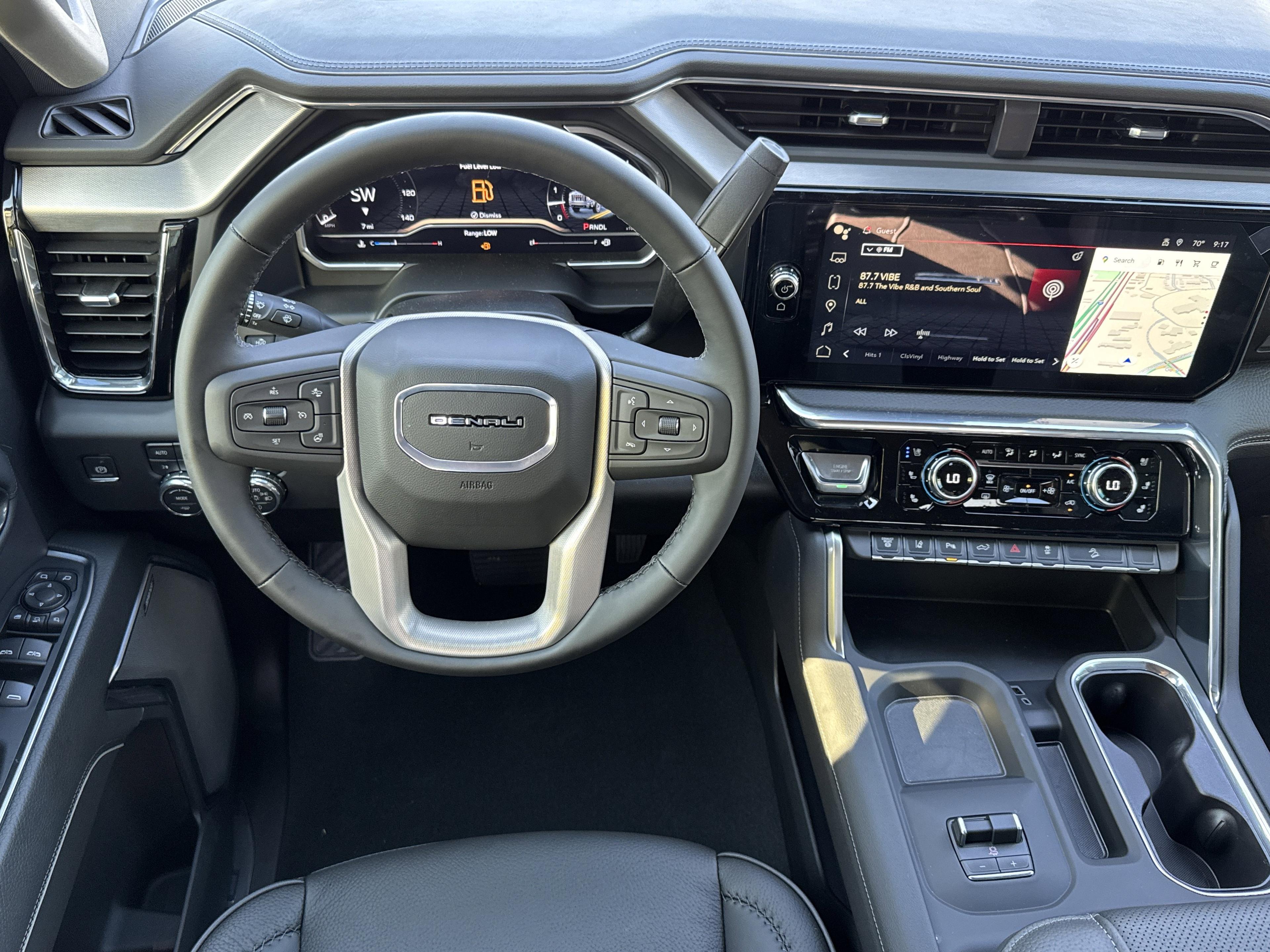 GMC Sierra 2500 Hd Denali Four Wheel Drive Crew Cab - Thumbnail 16