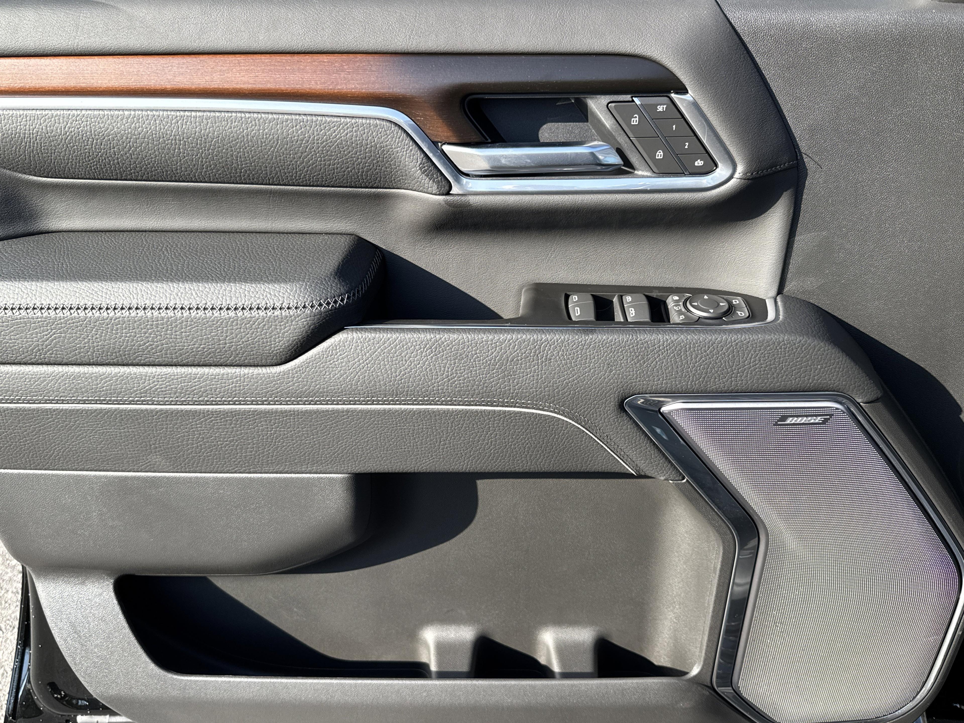 GMC Sierra 2500 Hd Denali Four Wheel Drive Crew Cab - Thumbnail 13