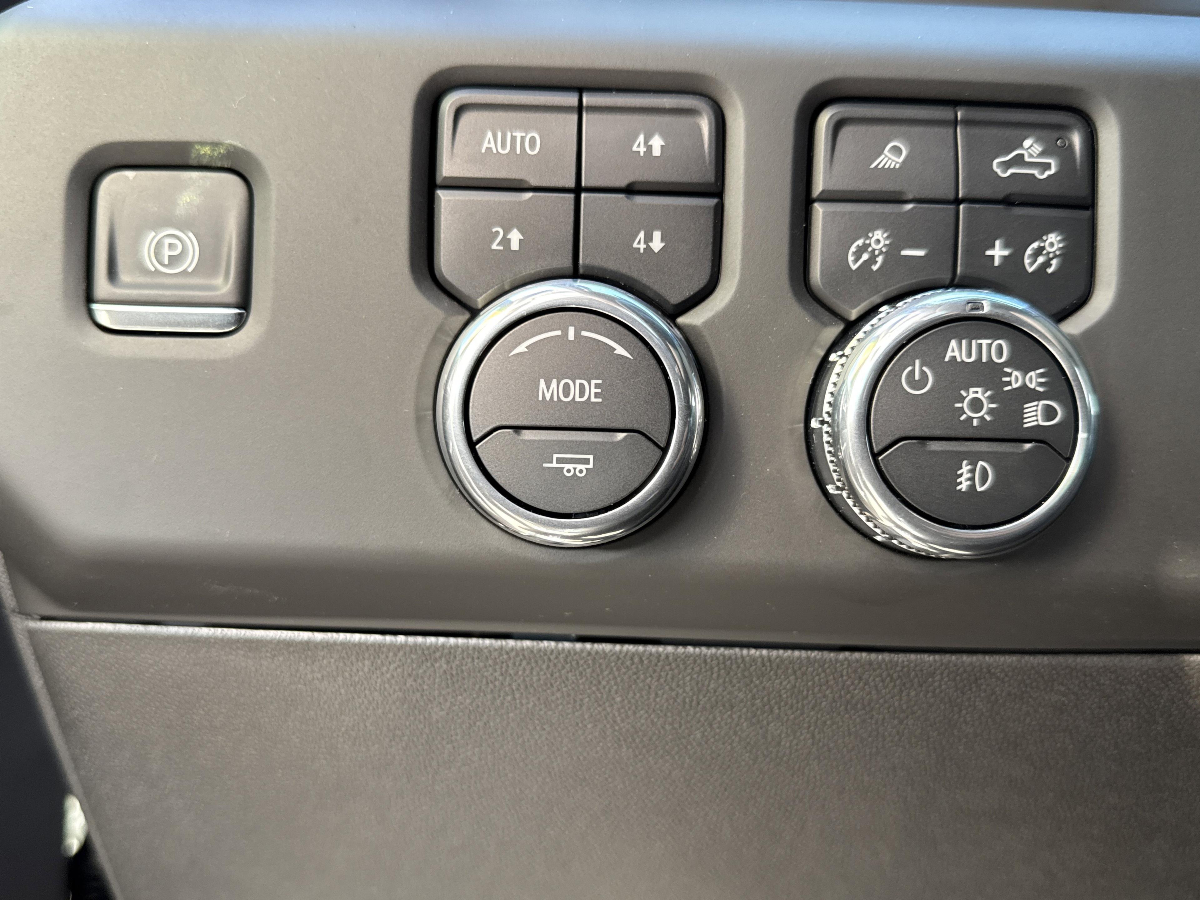 GMC Sierra 2500 Hd Denali Four Wheel Drive Crew Cab - Thumbnail 17