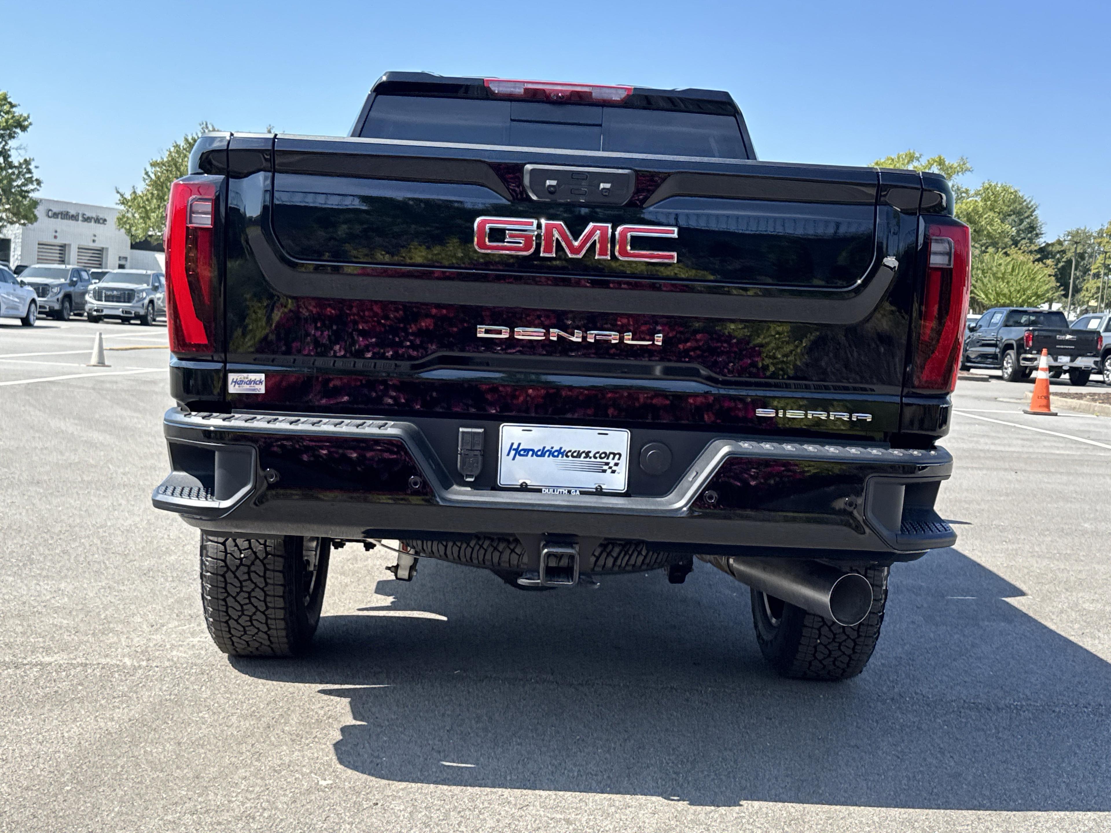 GMC Sierra 2500 Hd Denali Four Wheel Drive Crew Cab - Thumbnail 8