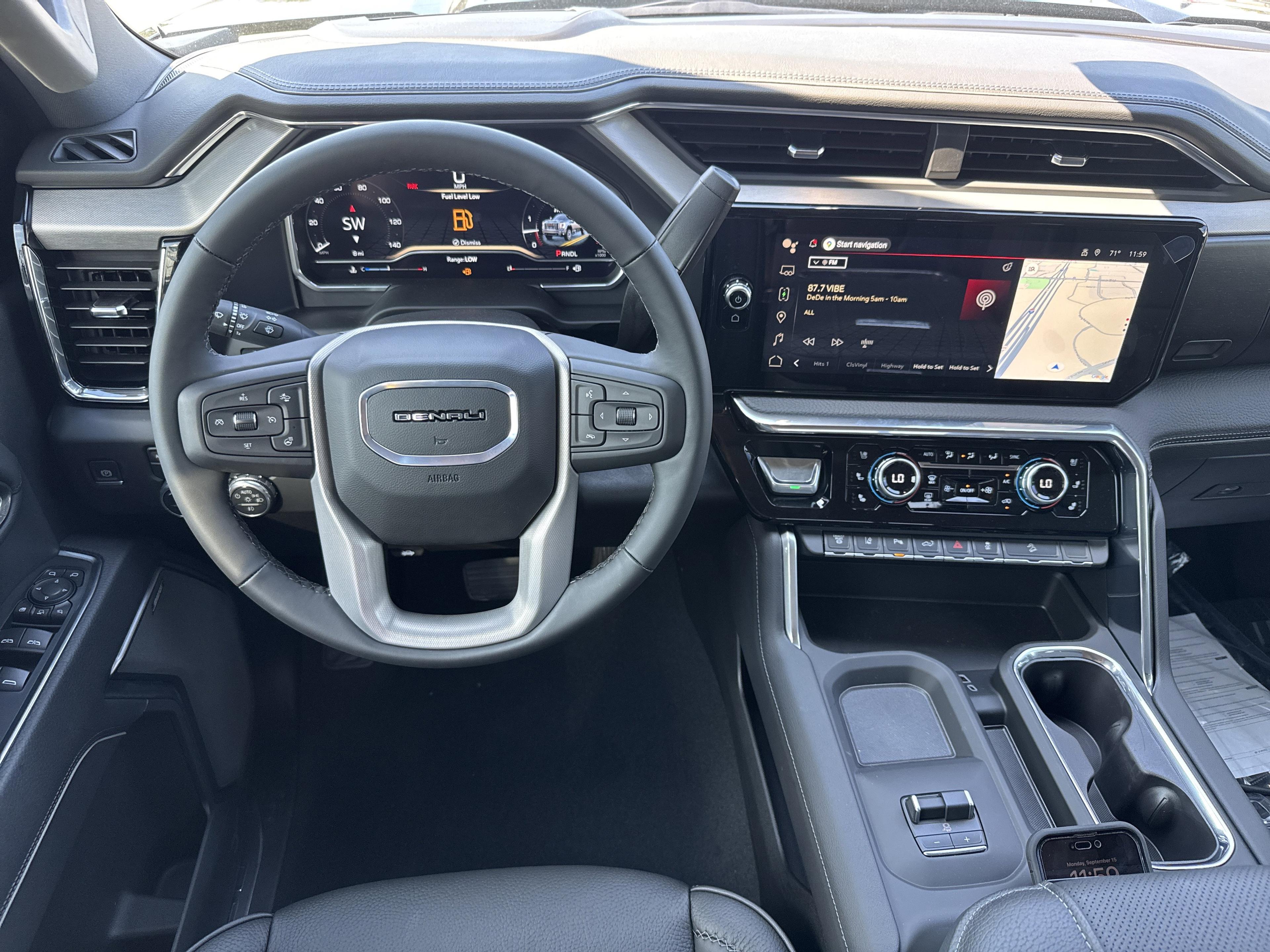 GMC Sierra 2500 Hd Denali Four Wheel Drive Crew Cab - Thumbnail 16