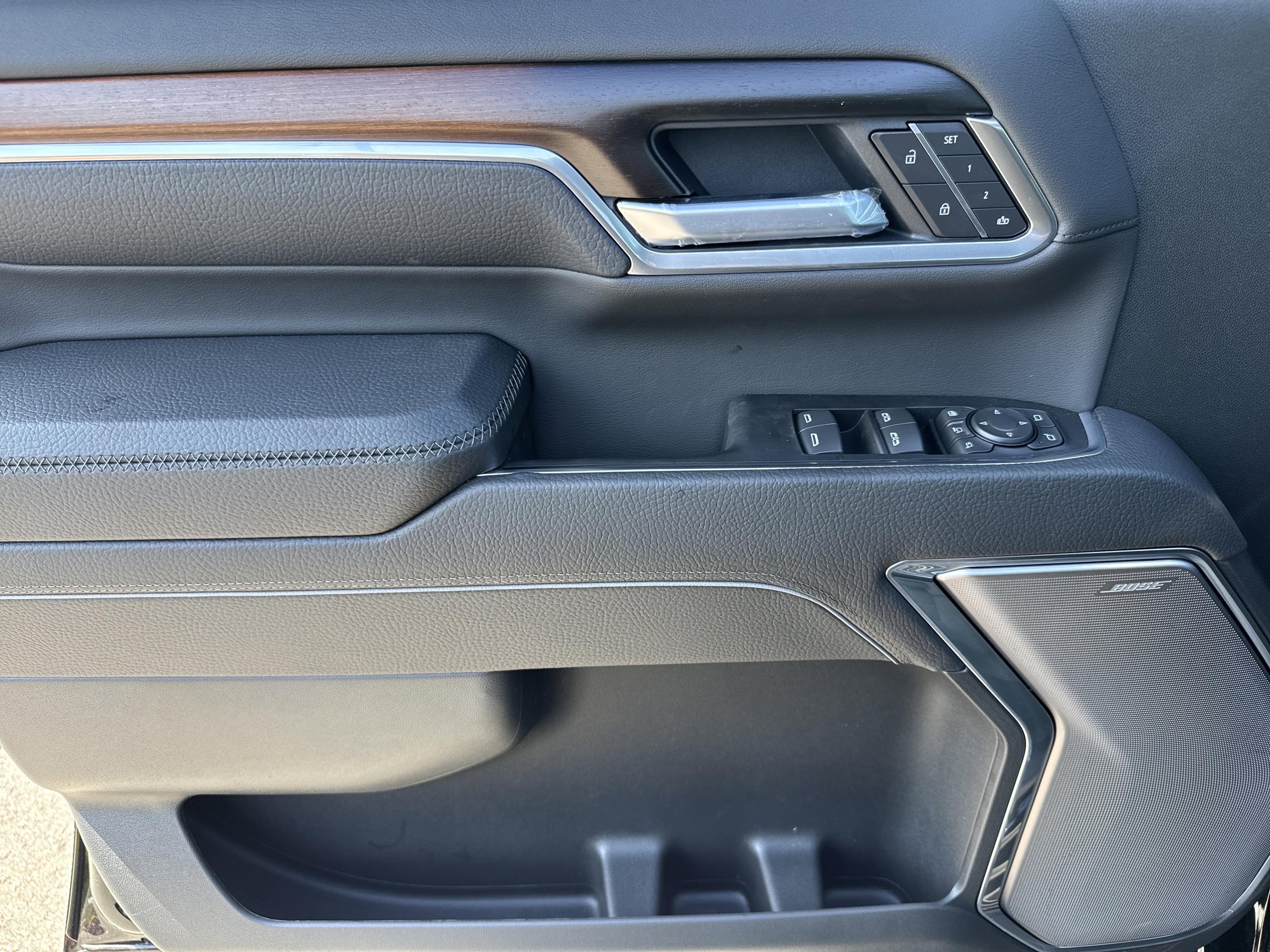 GMC Sierra 2500 Hd Denali Four Wheel Drive Crew Cab - Thumbnail 13