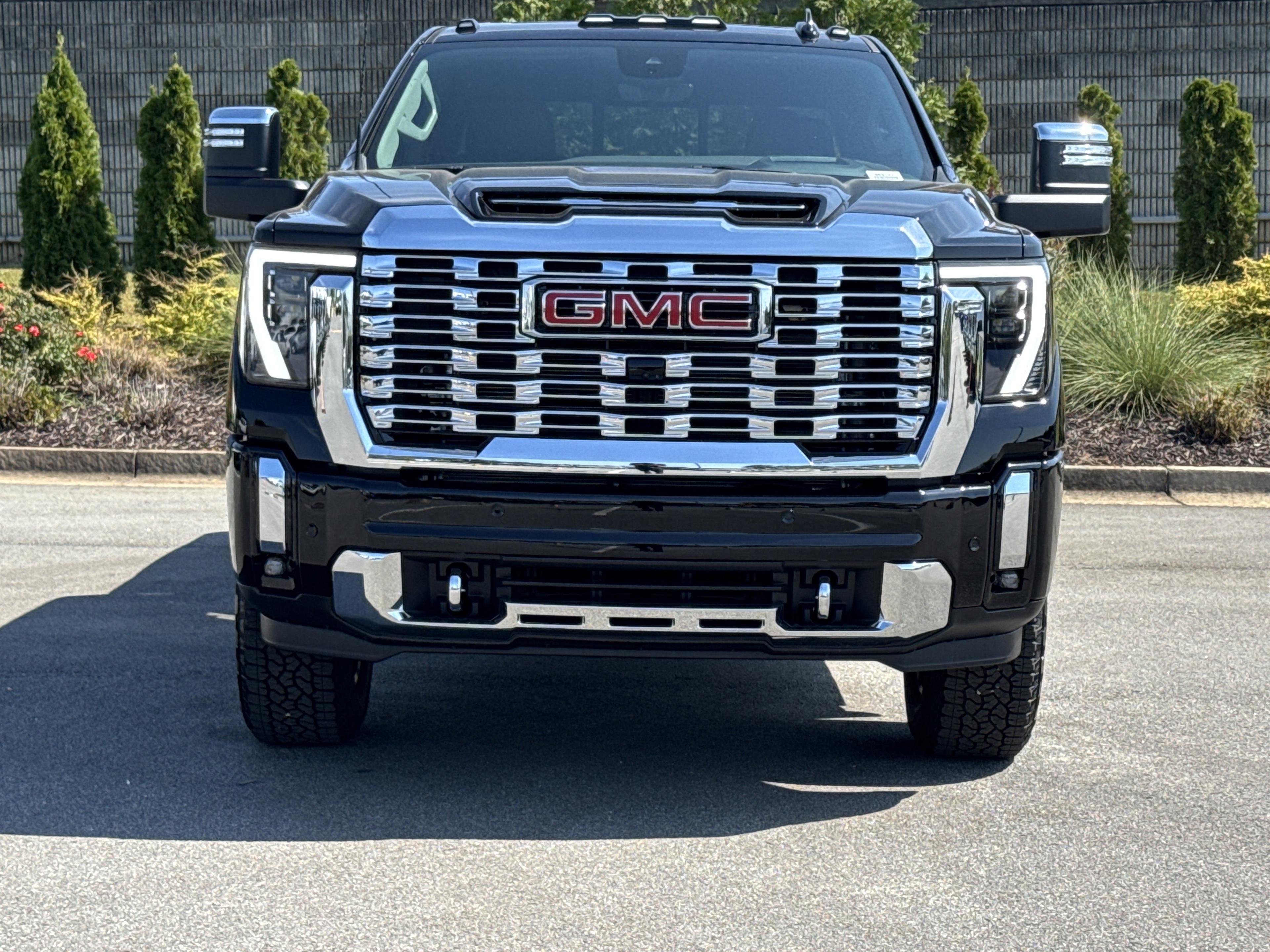 GMC Sierra 2500 Hd Denali Four Wheel Drive Crew Cab - Thumbnail 2