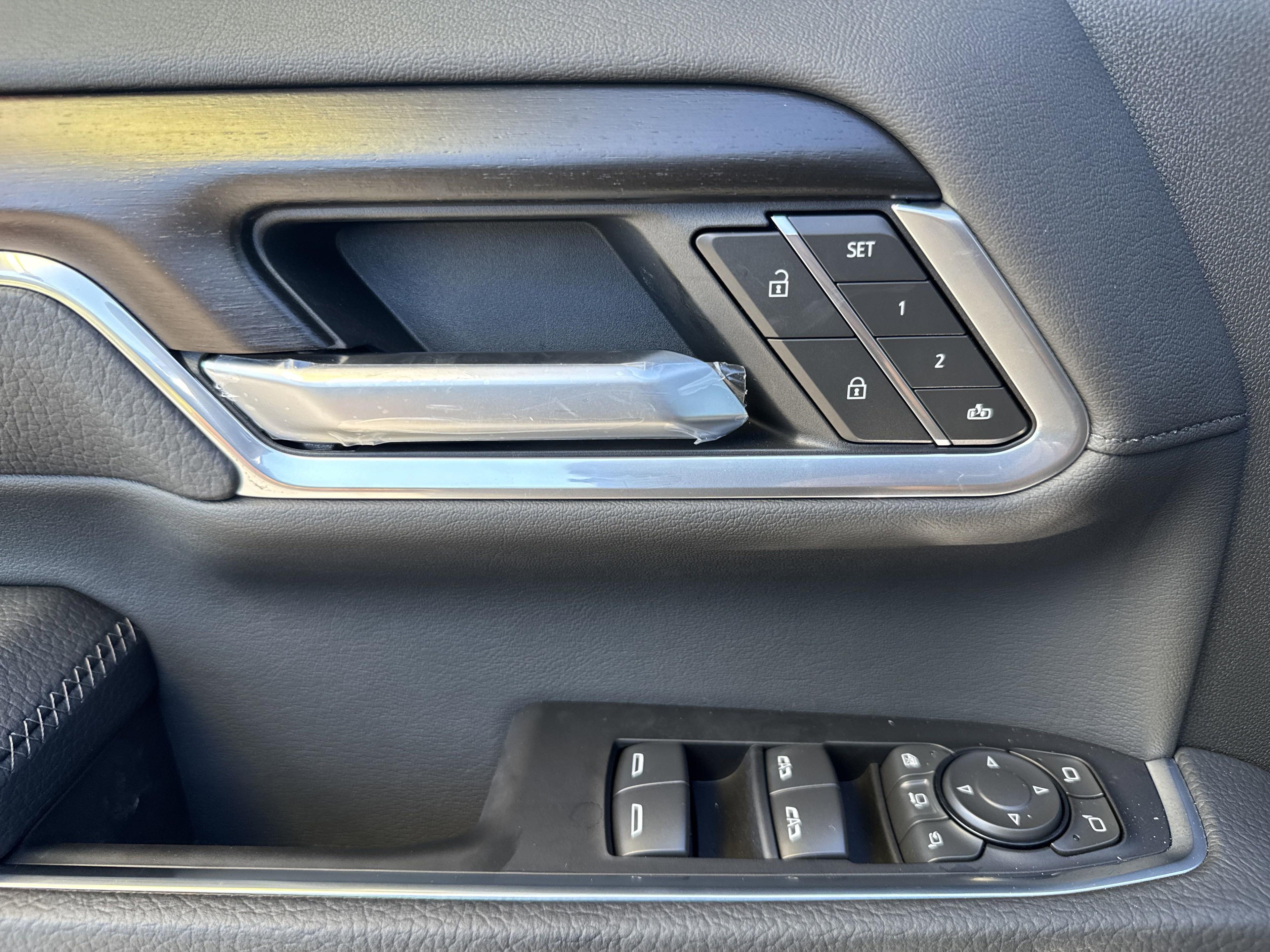 GMC Sierra 2500 Hd Denali Four Wheel Drive Crew Cab - Thumbnail 14