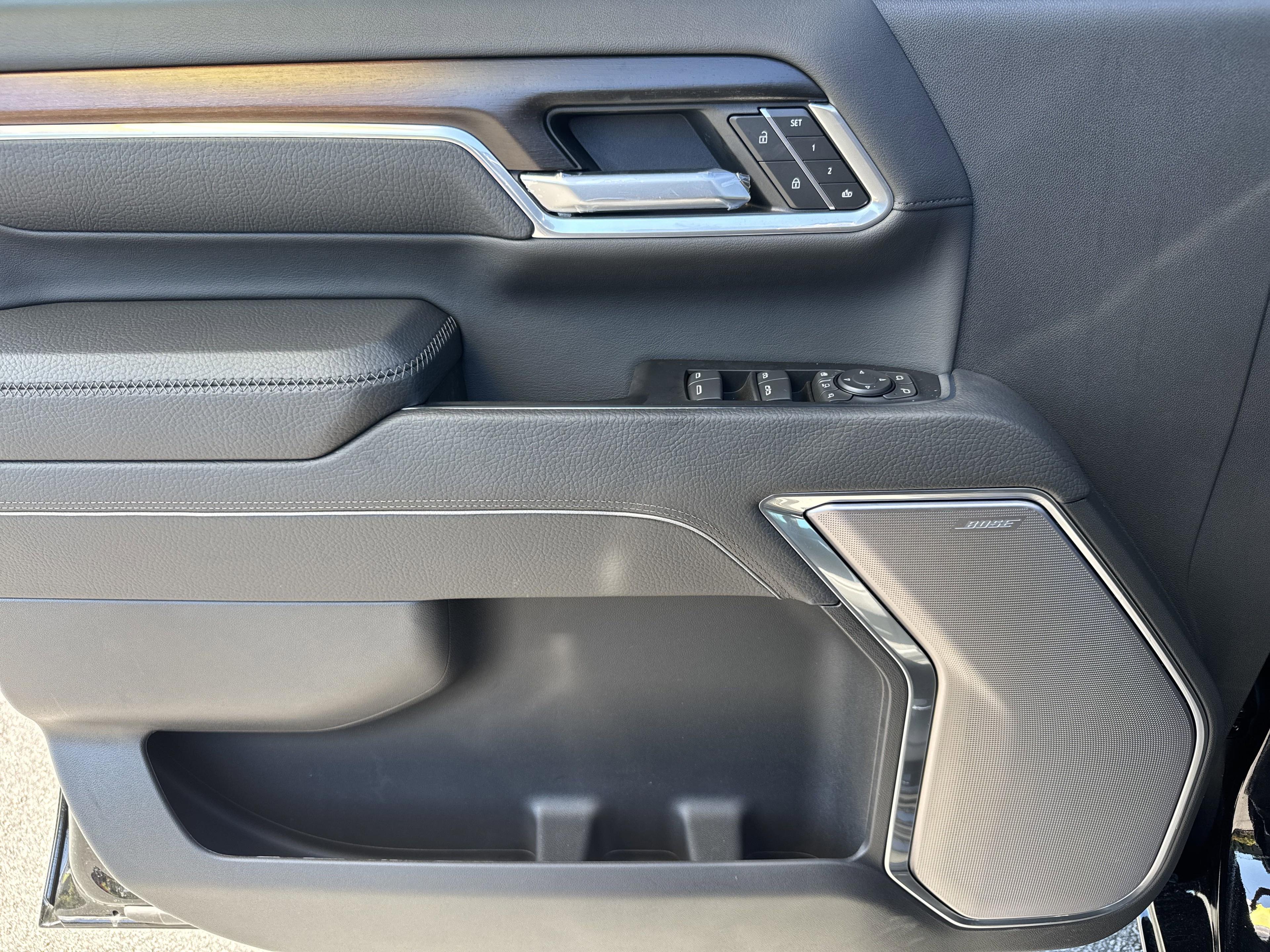 GMC Sierra 2500 Hd Denali Four Wheel Drive Crew Cab - Thumbnail 13