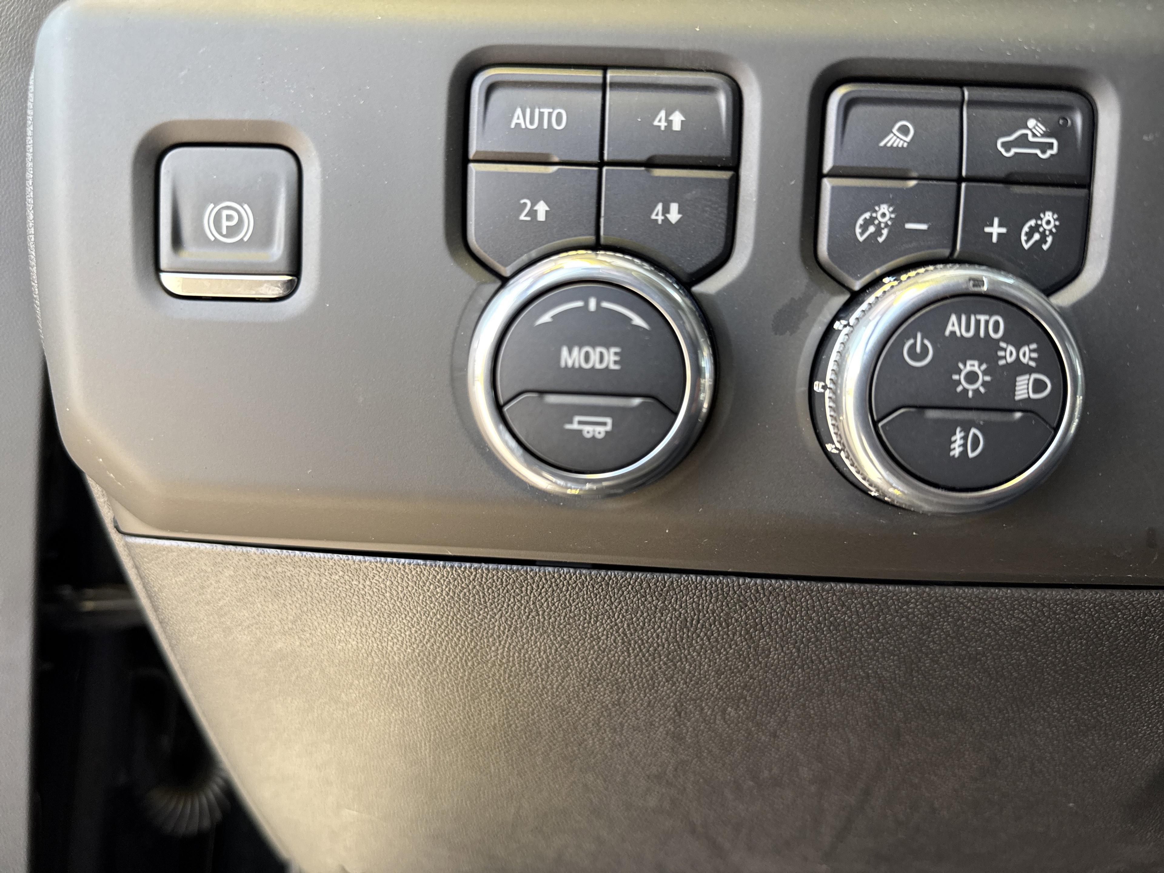 GMC Sierra 2500 Hd Denali Four Wheel Drive Crew Cab - Thumbnail 17