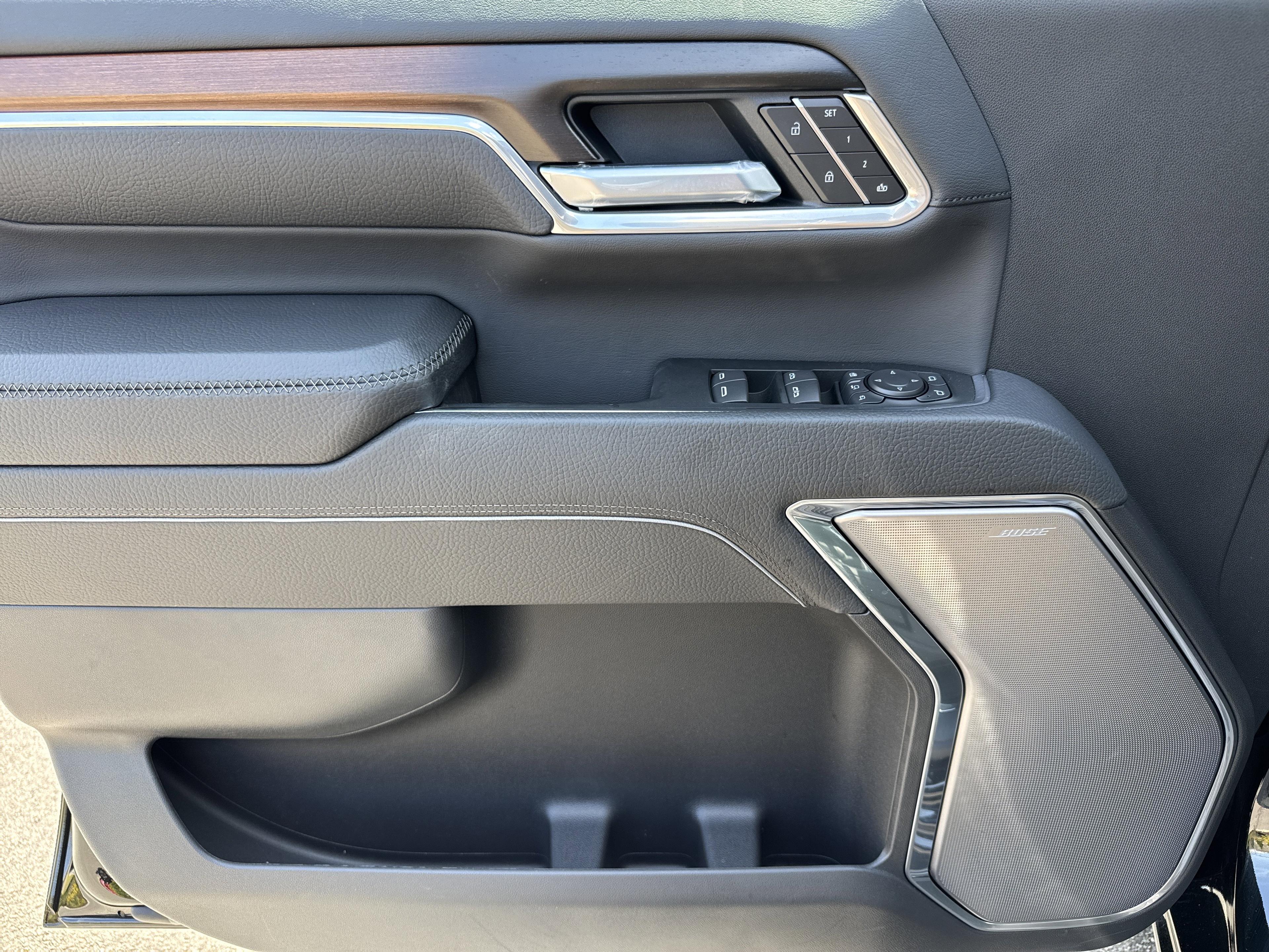 GMC Sierra 2500 Hd Denali Four Wheel Drive Crew Cab - Thumbnail 13