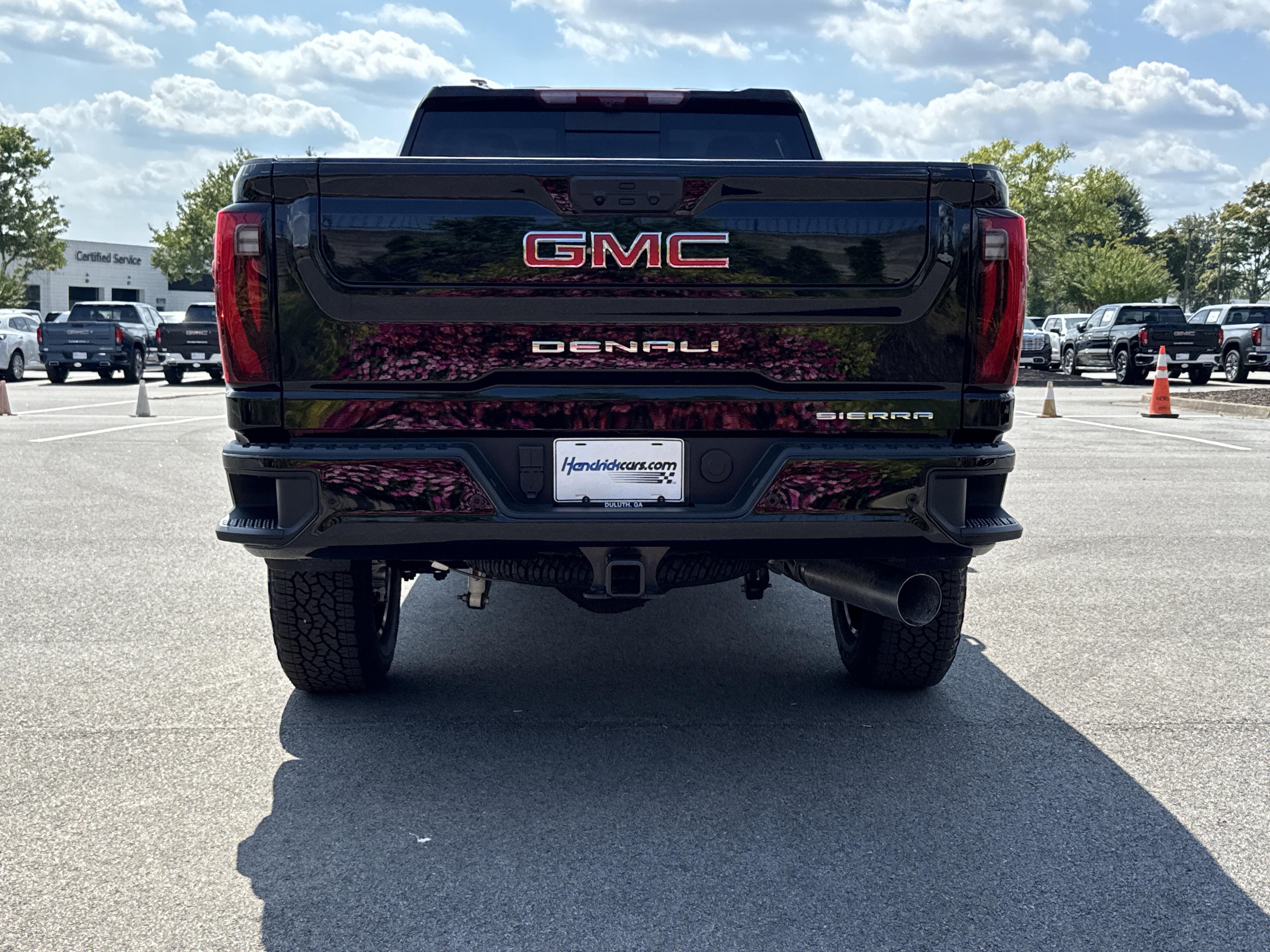 GMC Sierra 2500 Hd Denali Four Wheel Drive Crew Cab - Thumbnail 8