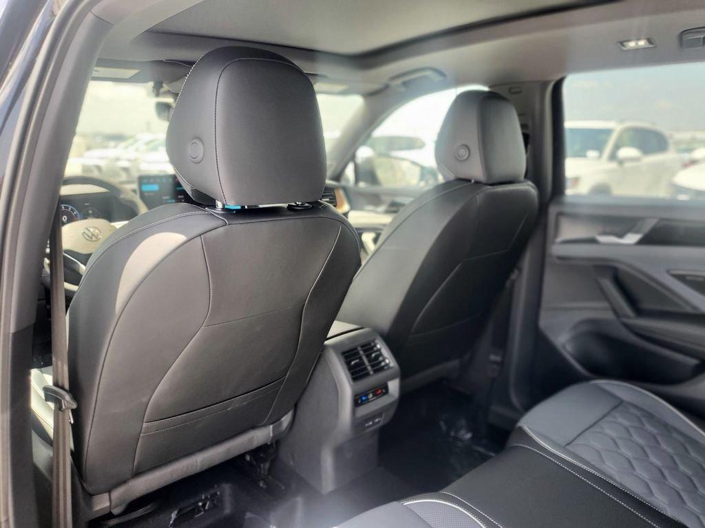 Volkswagen Tiguan 2.0T Sel R-Line Turbo With Navigation & Awd - Thumbnail 8