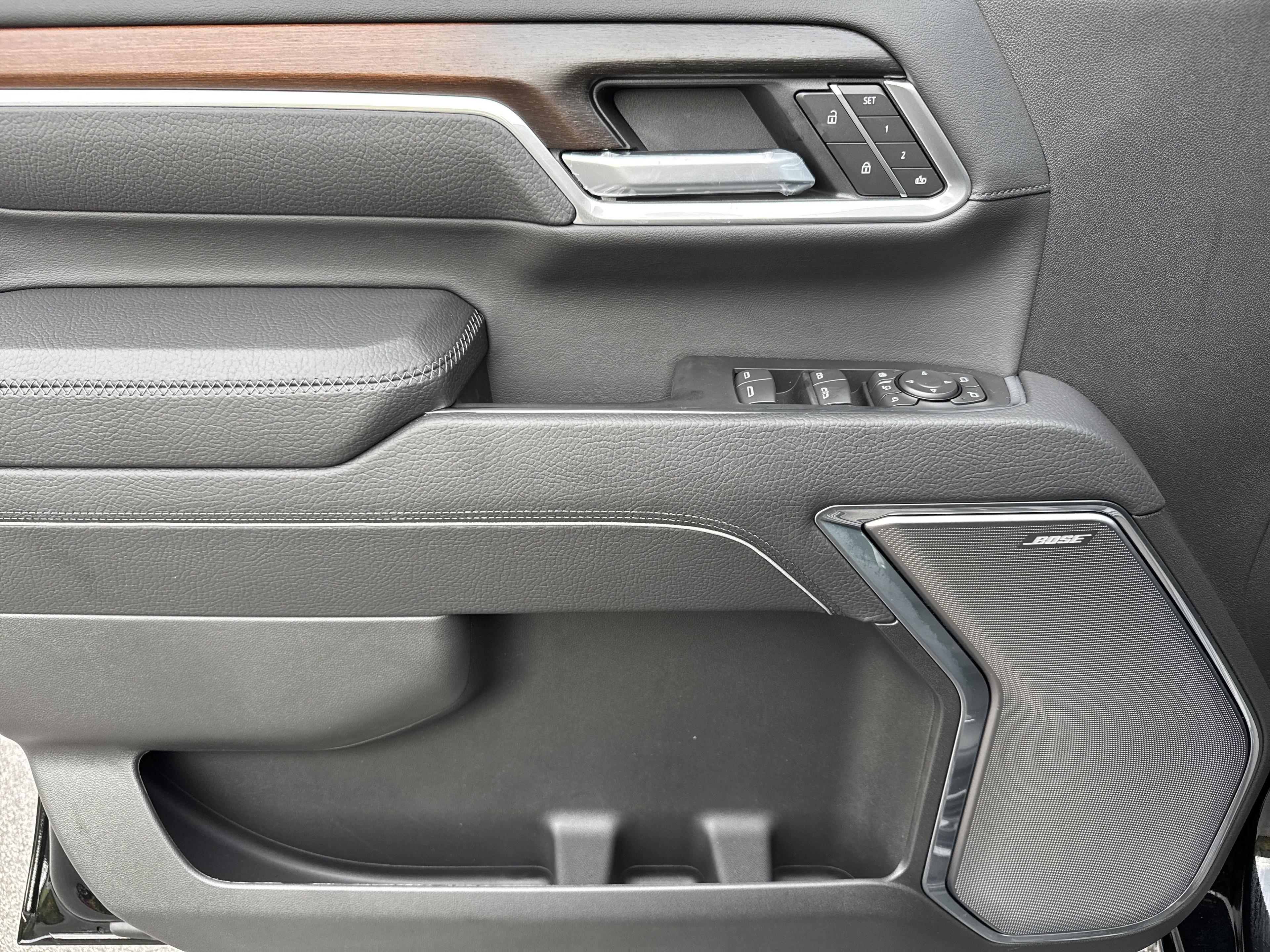 GMC Sierra 2500 Hd Denali Four Wheel Drive Crew Cab - Thumbnail 13