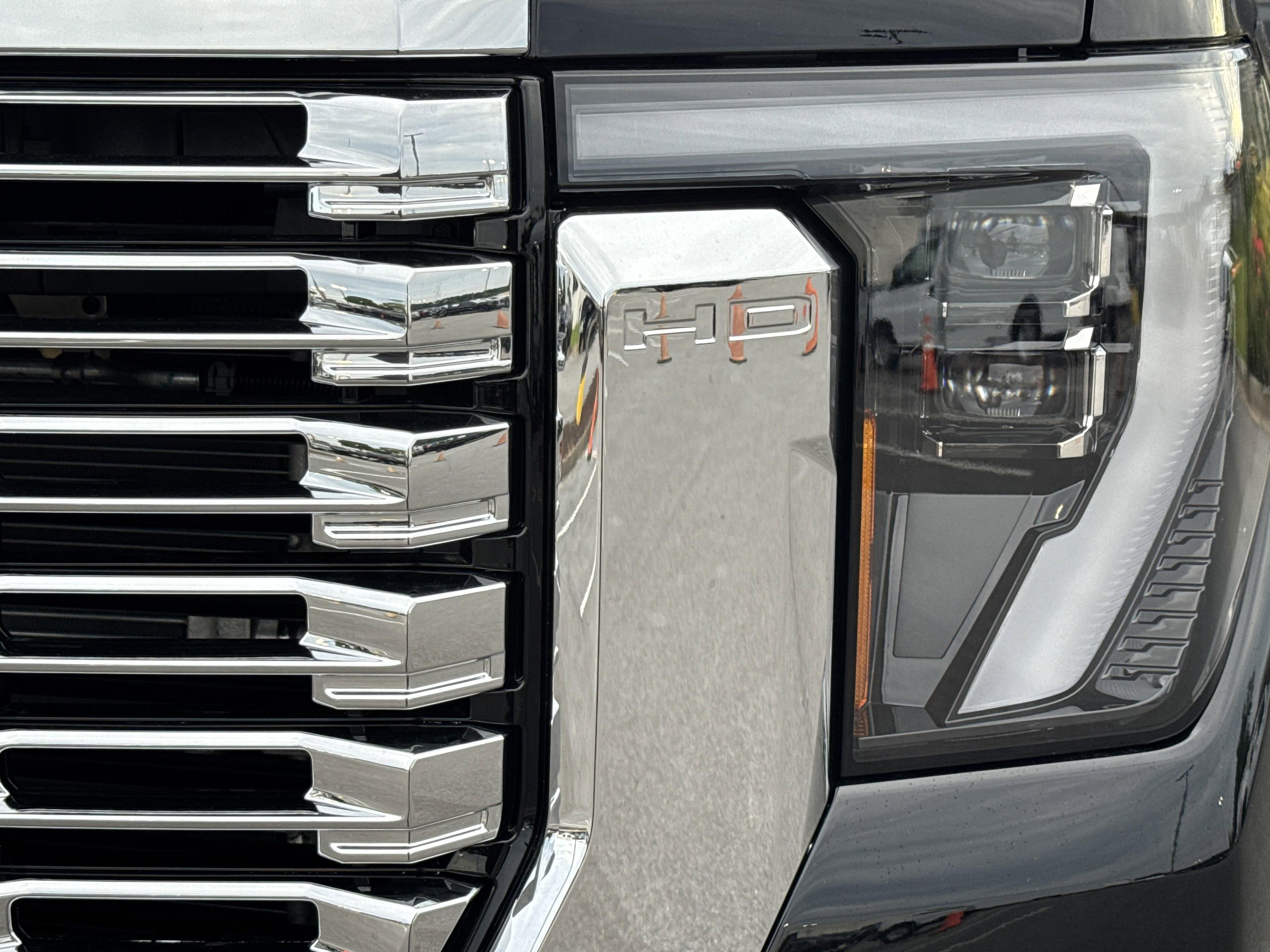 GMC Sierra 2500 Hd Denali Four Wheel Drive Crew Cab - Thumbnail 5