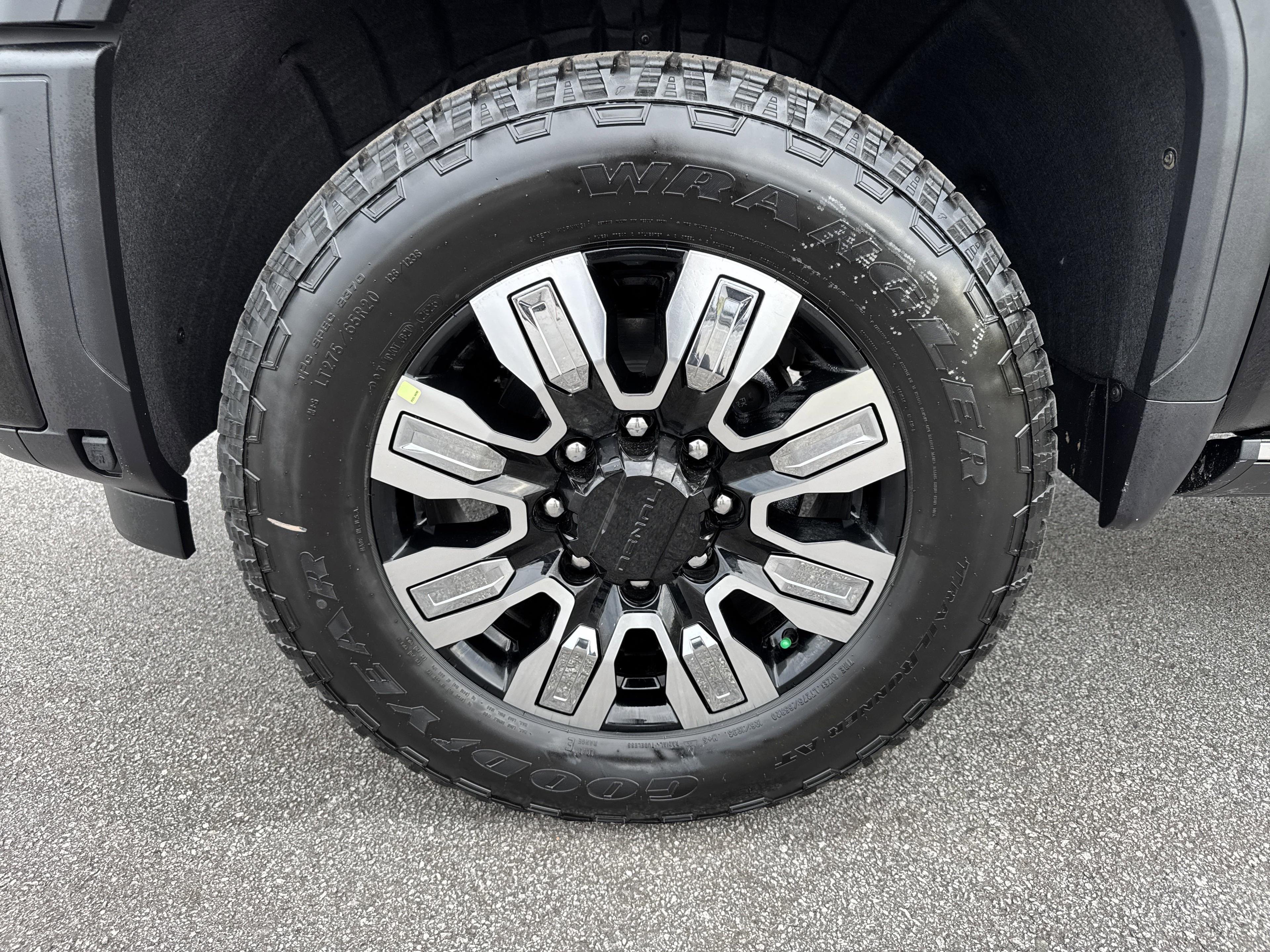 GMC Sierra 2500 Hd Denali Four Wheel Drive Crew Cab - Thumbnail 12