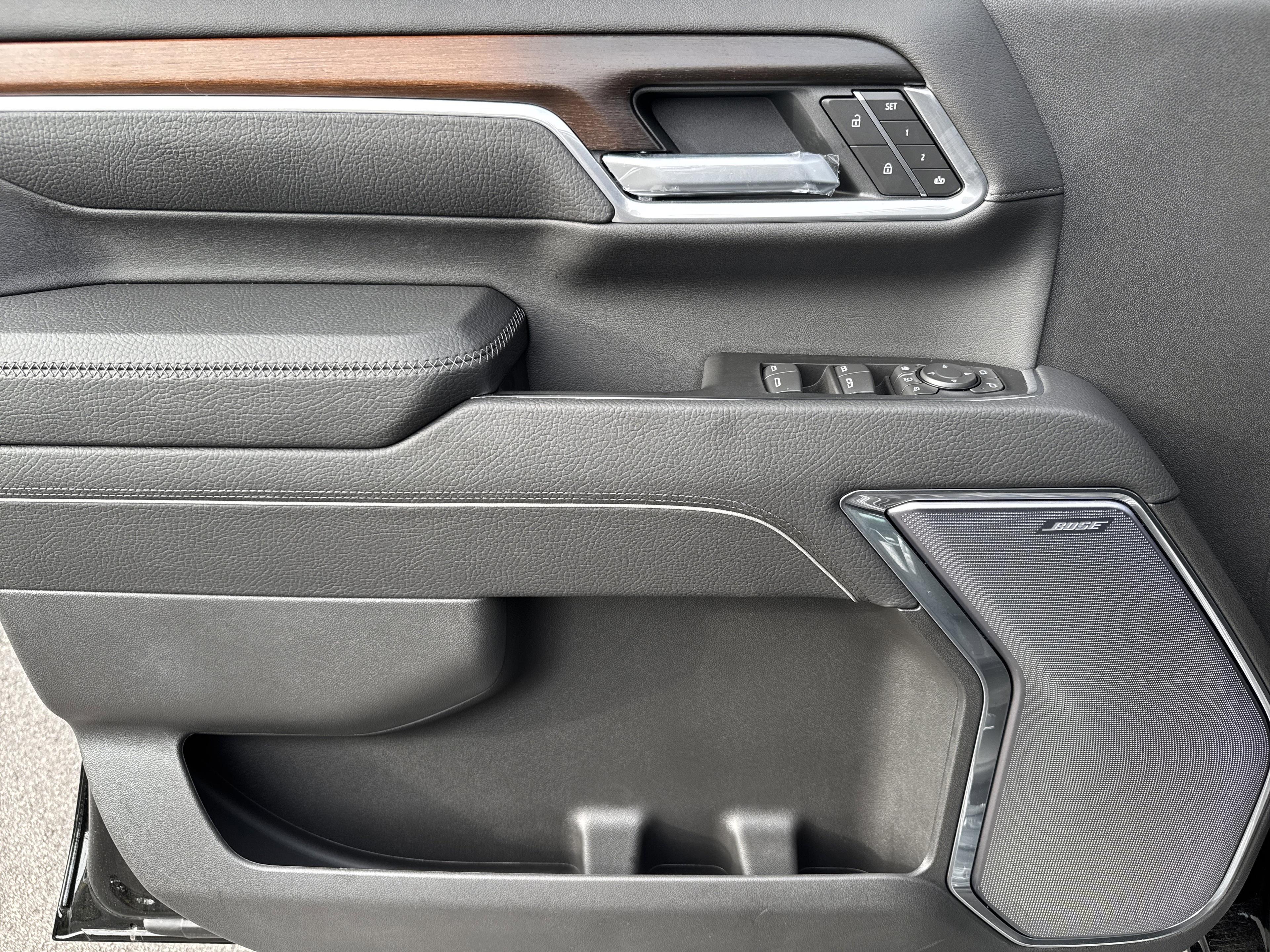 GMC Sierra 2500 Hd Denali Four Wheel Drive Crew Cab - Thumbnail 13