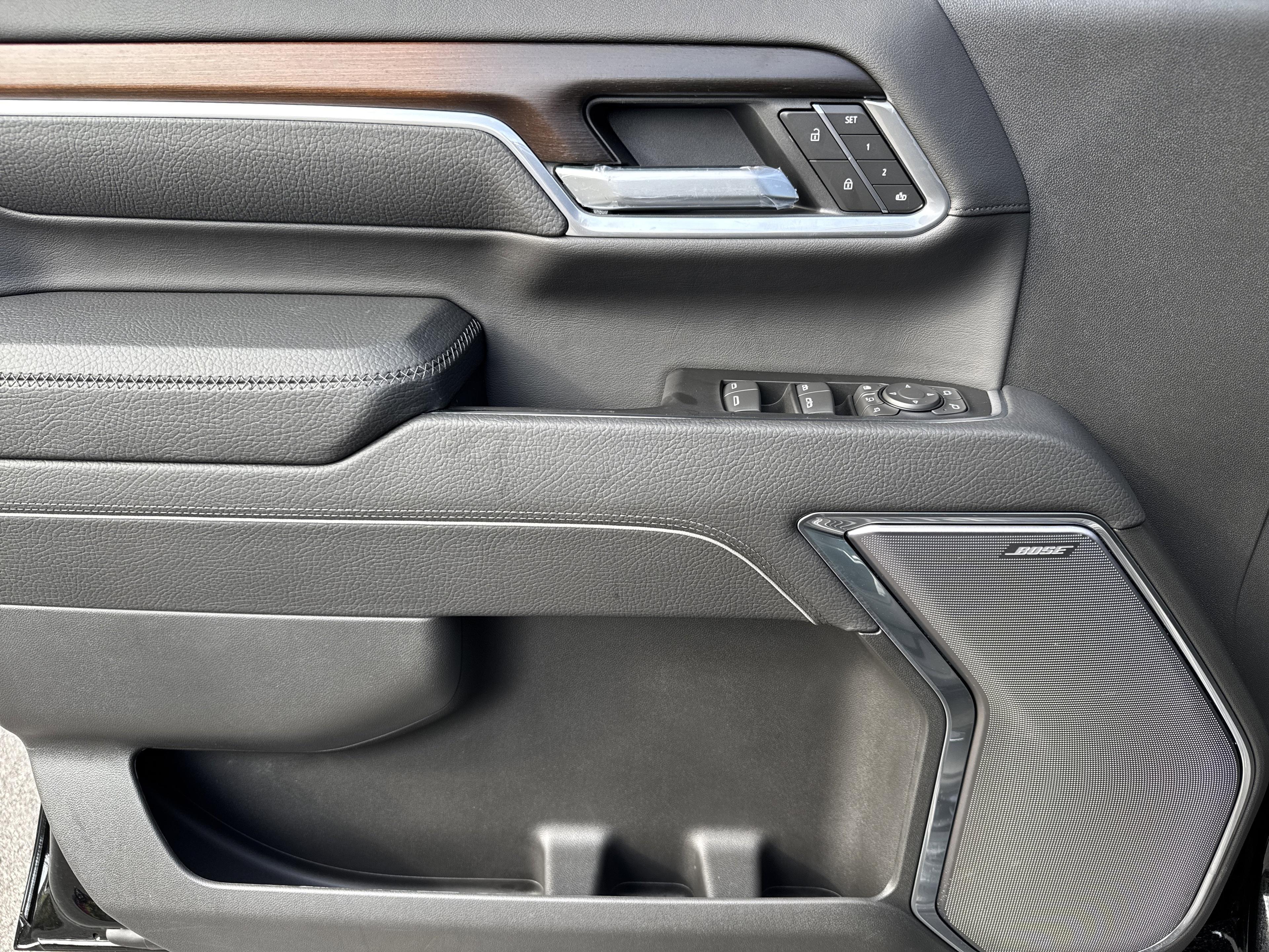 GMC Sierra 2500 Hd Denali Four Wheel Drive Crew Cab - Thumbnail 13