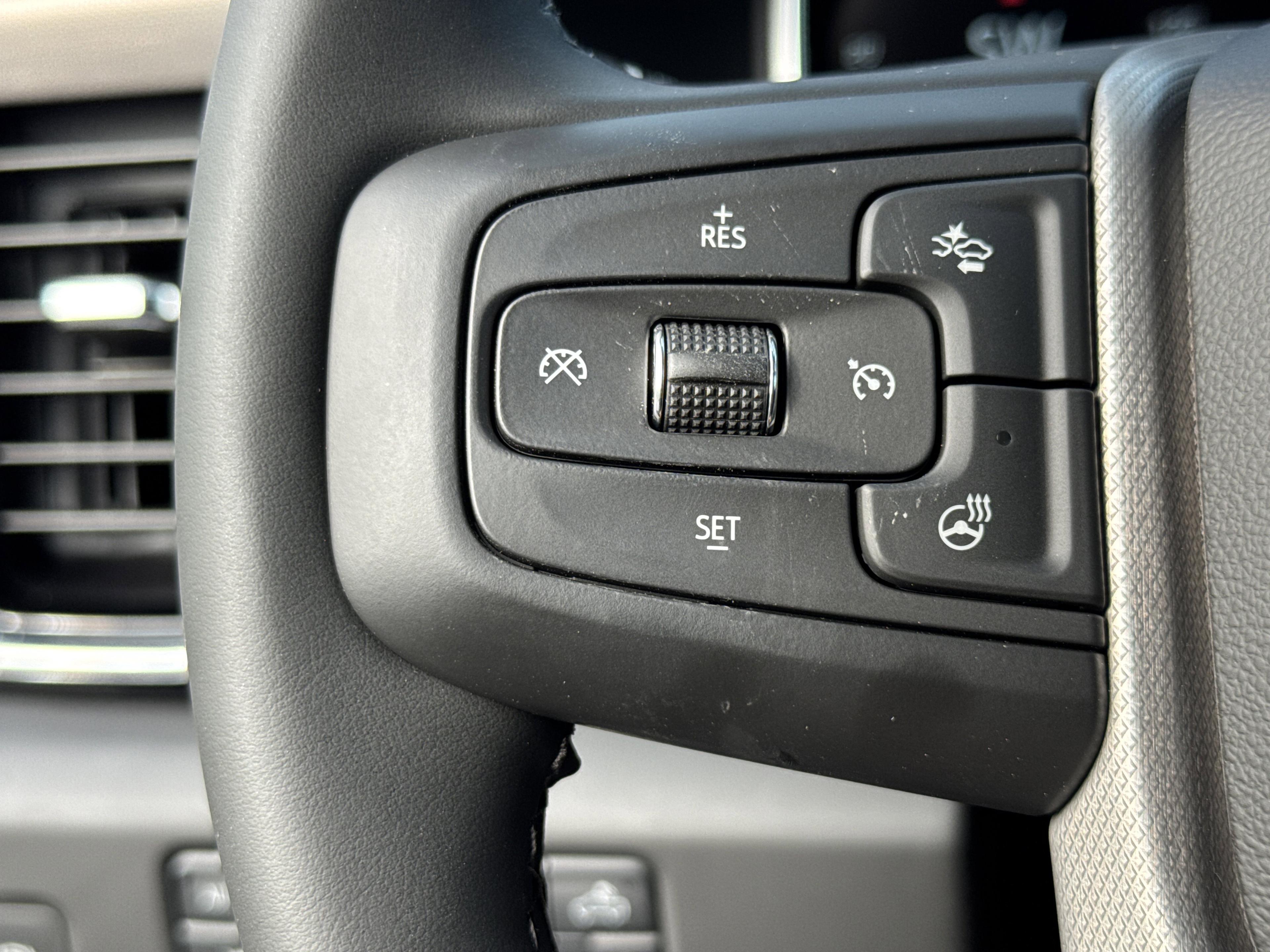 GMC Sierra 2500 Hd Denali Four Wheel Drive Crew Cab - Thumbnail 18