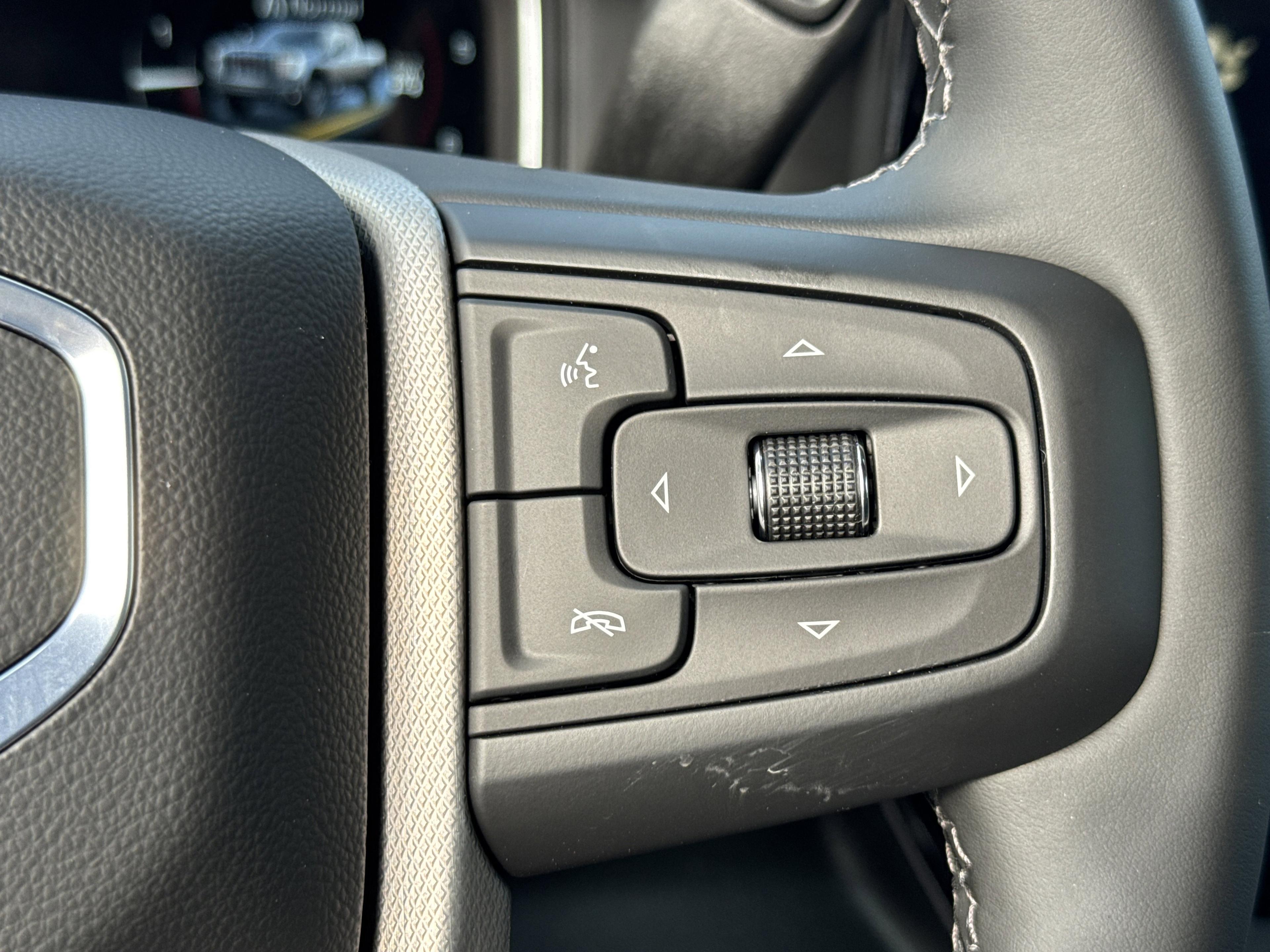 GMC Sierra 2500 Hd Denali Four Wheel Drive Crew Cab - Thumbnail 19