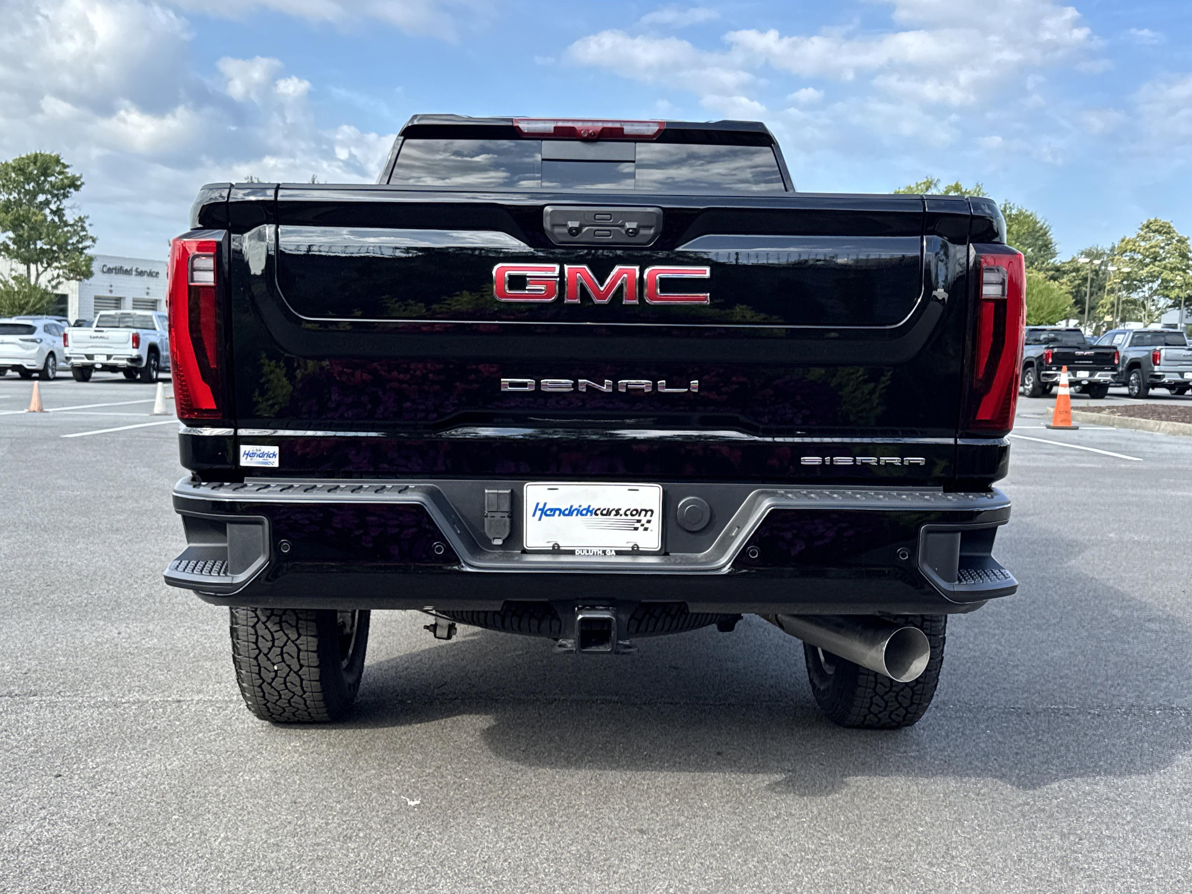 GMC Sierra 2500 Hd Denali Four Wheel Drive Crew Cab - Thumbnail 8