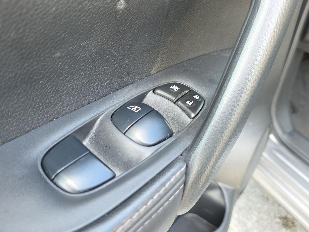 Nissan Rogue Sport Sv - Thumbnail 12