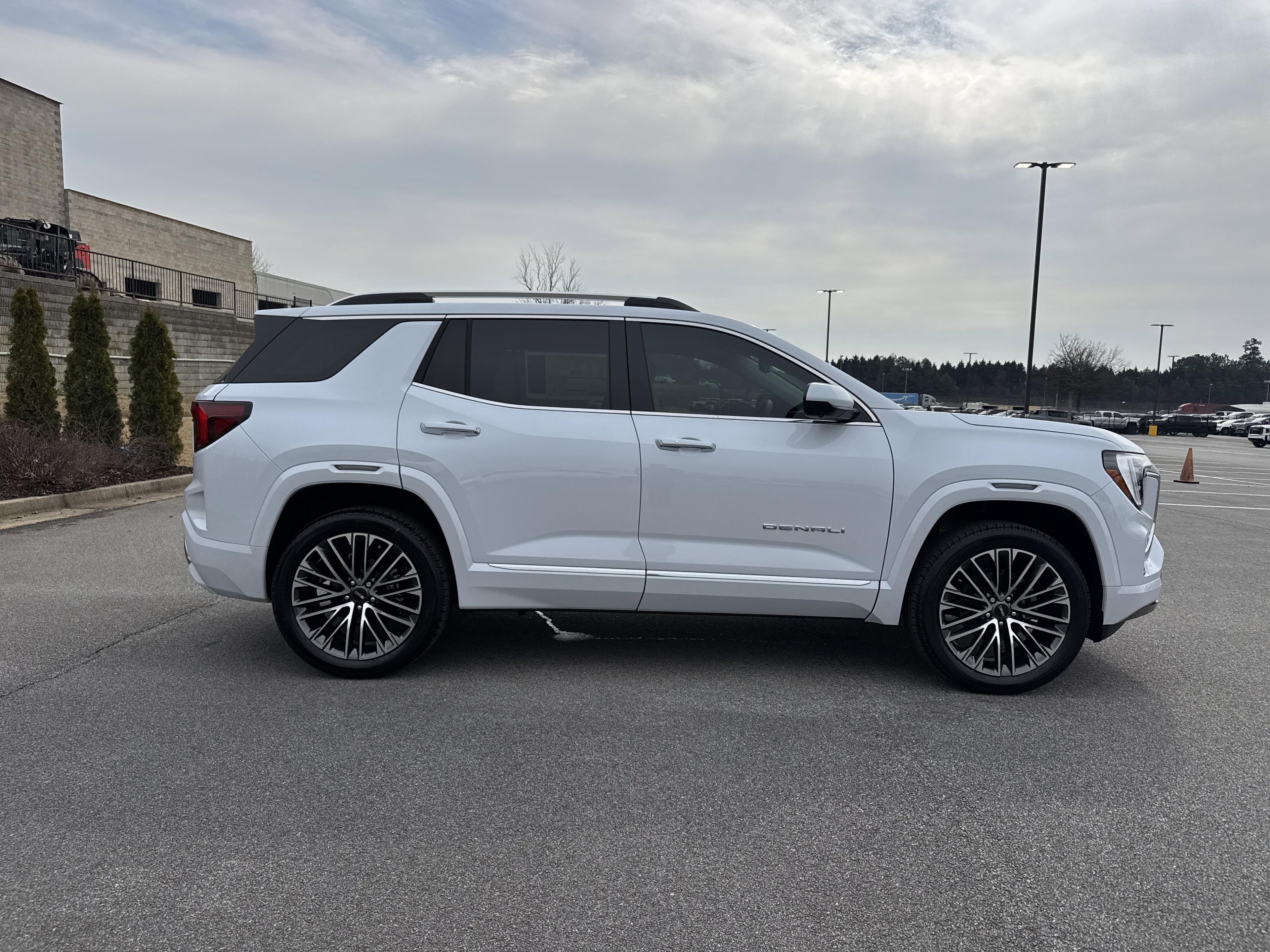 GMC Terrain Denali All Wheel Drive Suv - Thumbnail 10