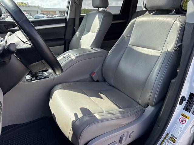 Toyota Highlander Xle In Hollywood Fl | 5Tdjzrfh6Hs516108 | Toyota Of Hollywood'S Amazinn Used Cars - Thumbnail 11