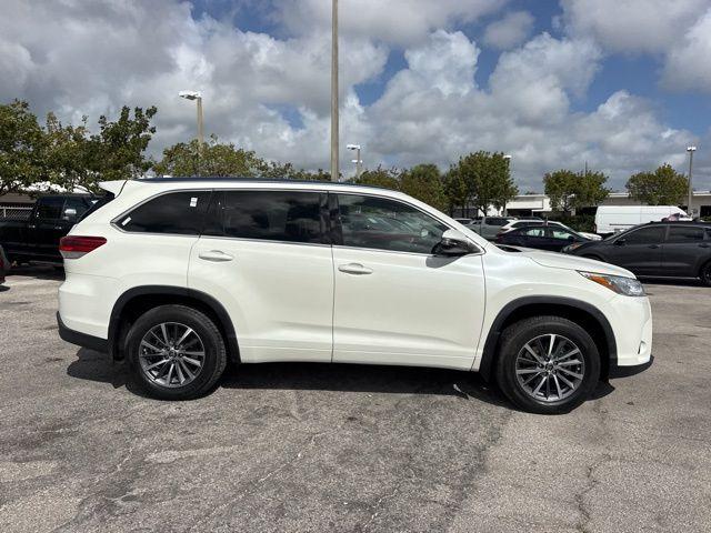 Toyota Highlander Xle In Hollywood Fl | 5Tdjzrfh6Hs516108 | Toyota Of Hollywood'S Amazinn Used Cars - Thumbnail 2