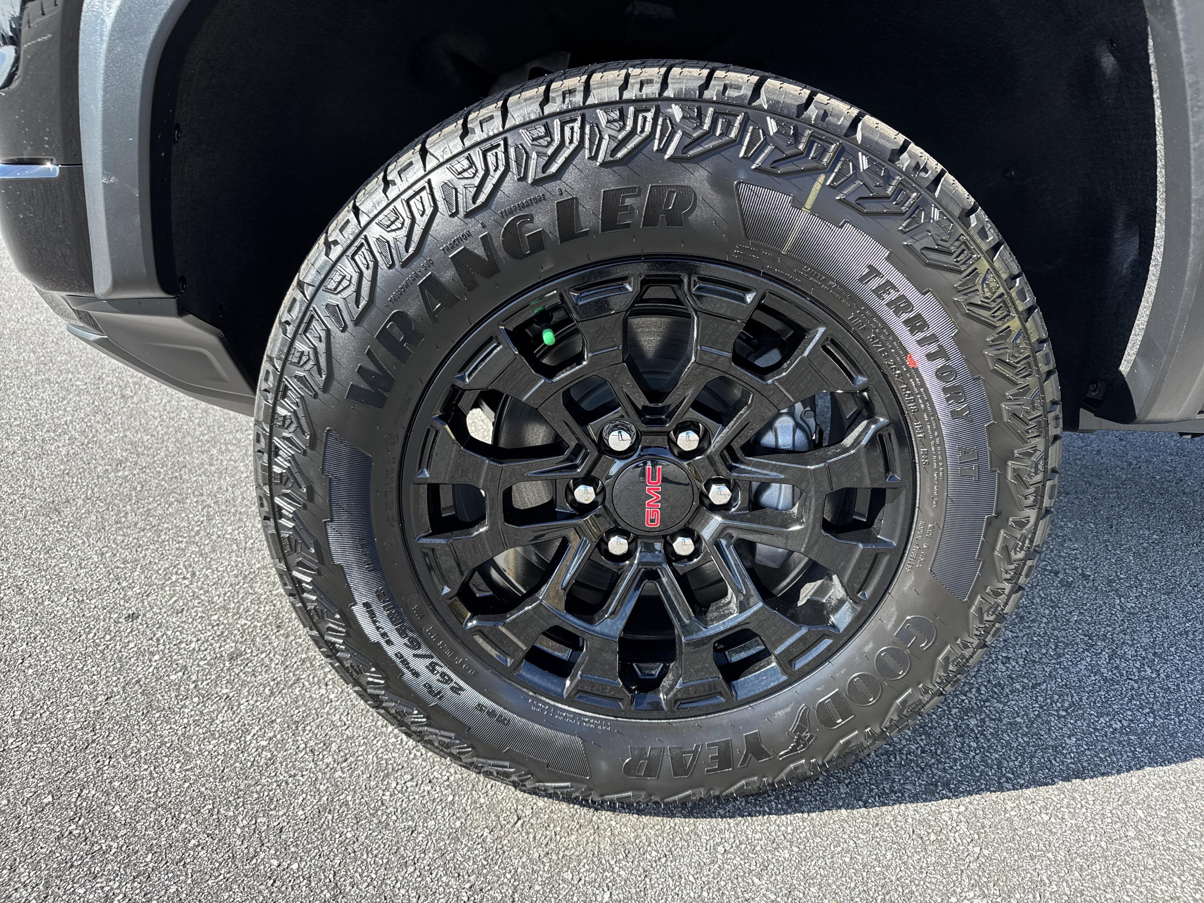 GMC Canyon Elevation Four Wheel Drive Crew Cab - Thumbnail 12