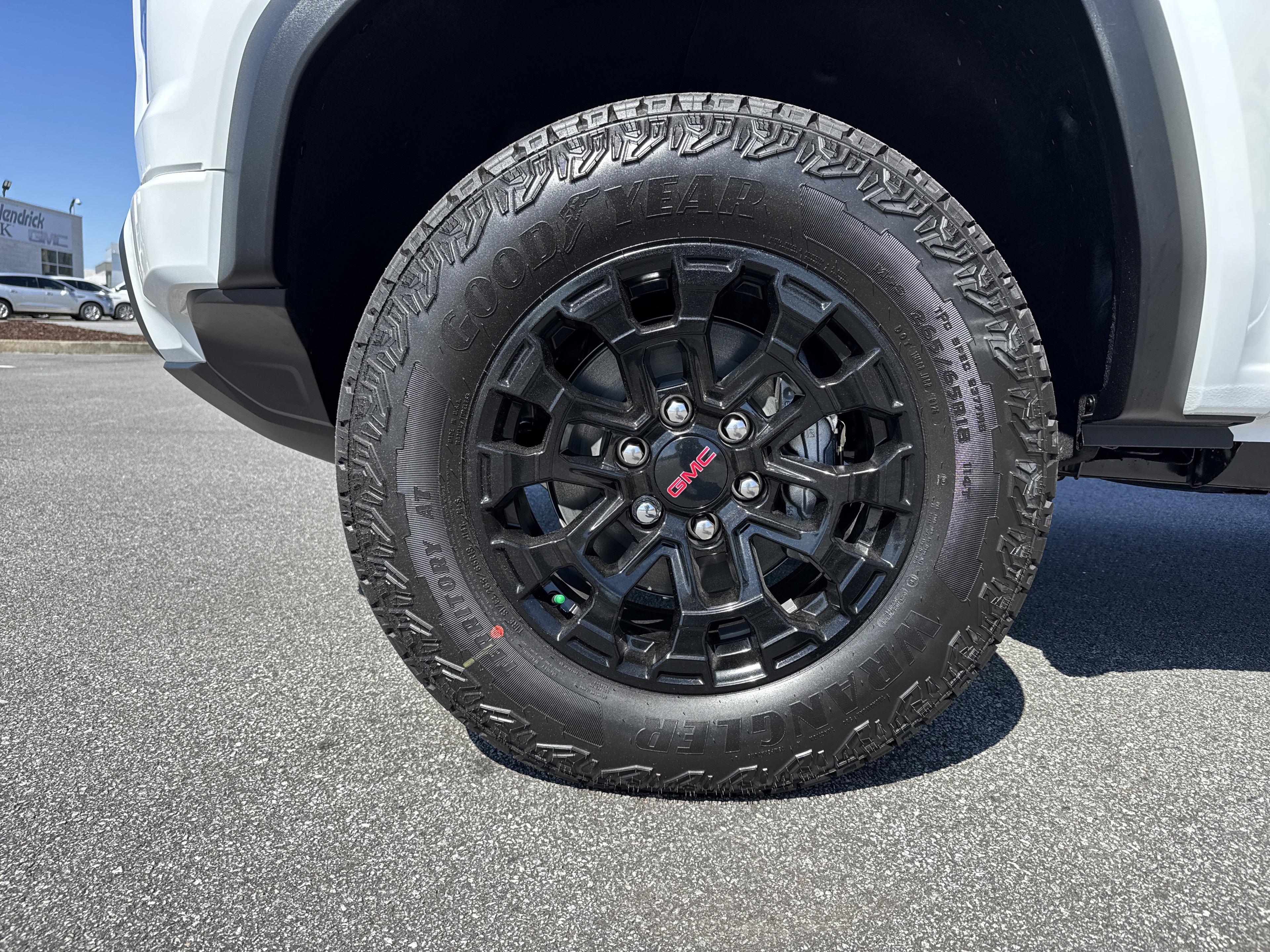 GMC Canyon Elevation Four Wheel Drive Crew Cab - Thumbnail 12