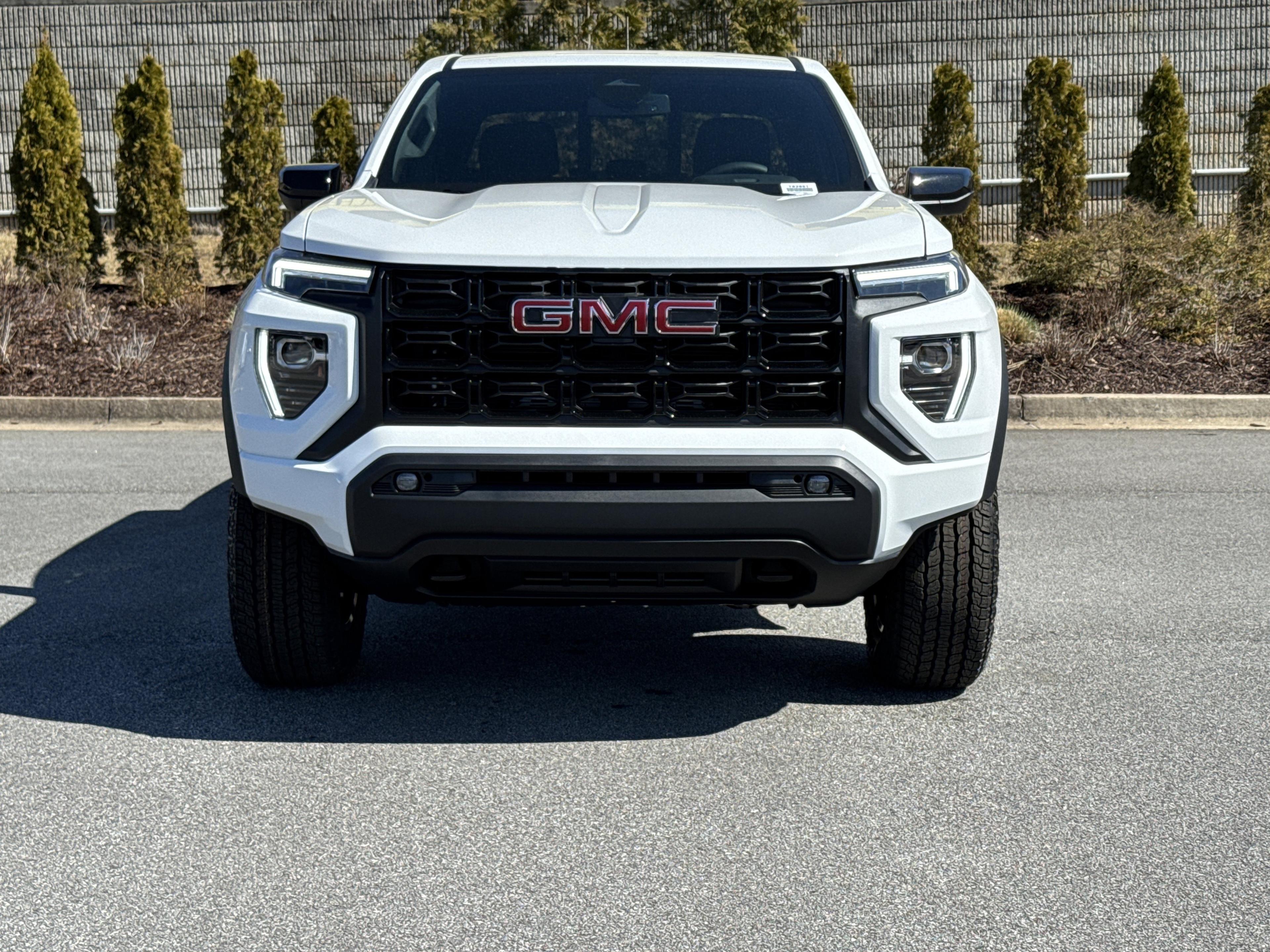 GMC Canyon Elevation Four Wheel Drive Crew Cab - Thumbnail 2