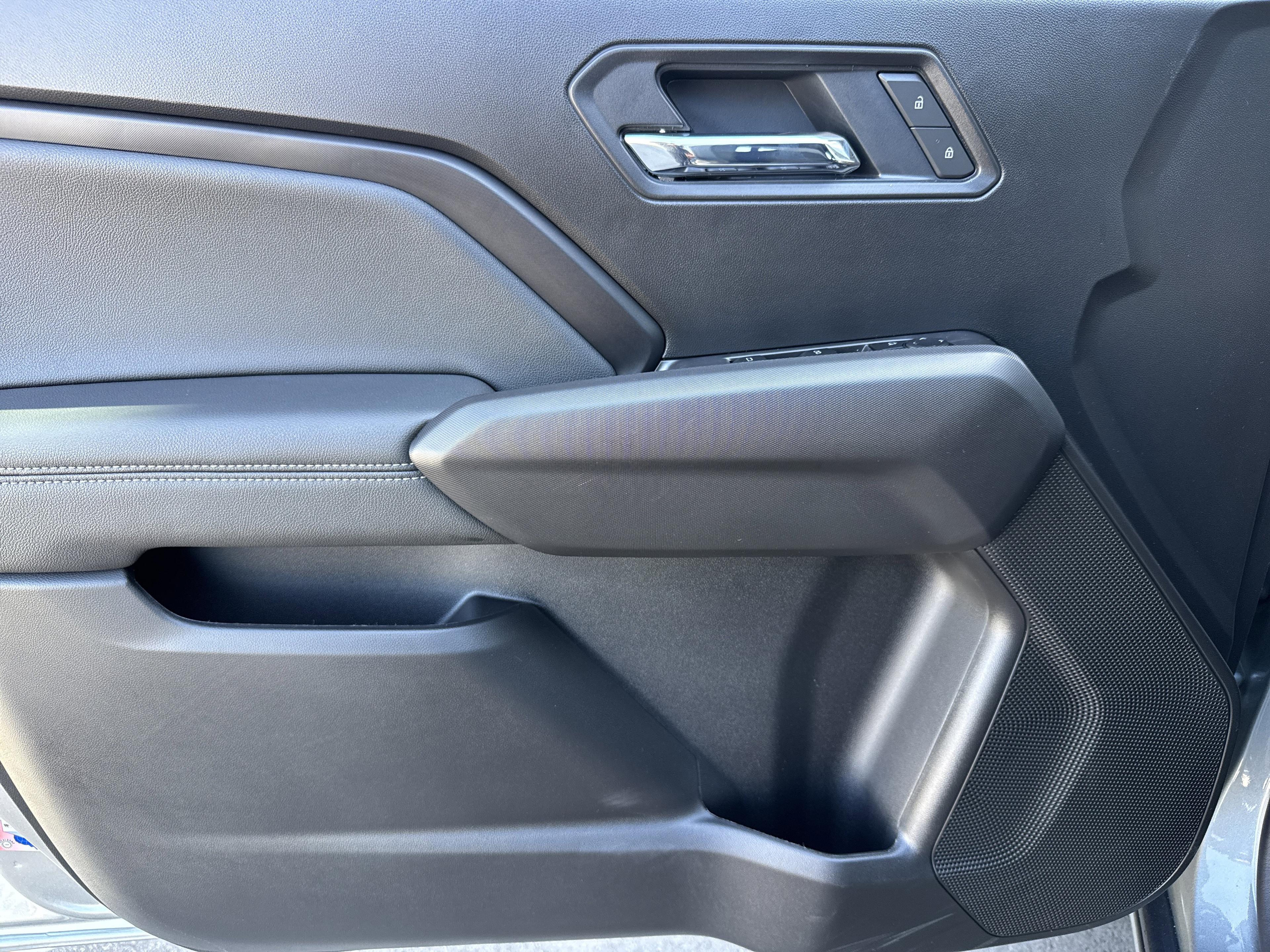 GMC Canyon Elevation Four Wheel Drive Crew Cab - Thumbnail 13