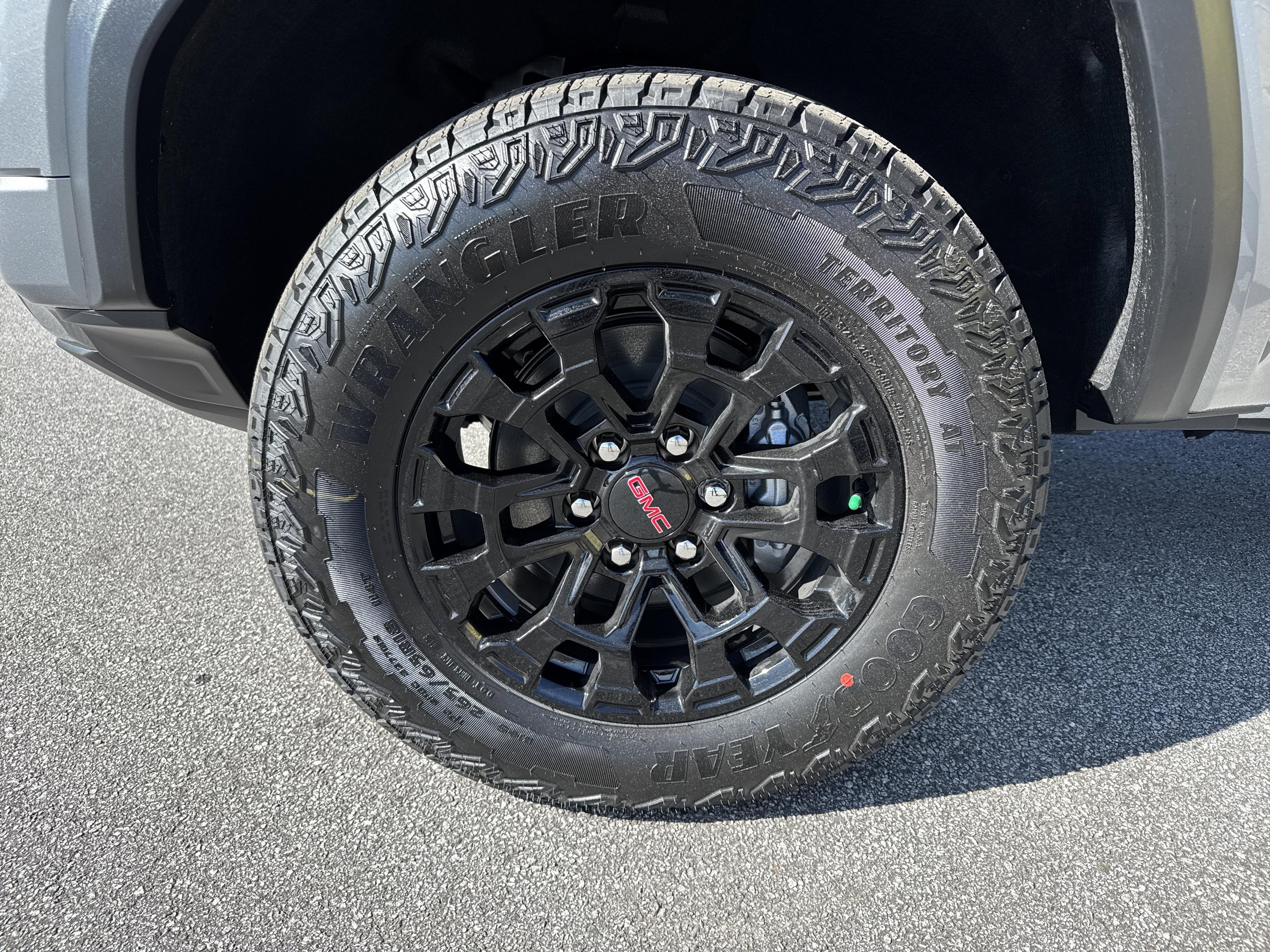 GMC Canyon Elevation Four Wheel Drive Crew Cab - Thumbnail 12