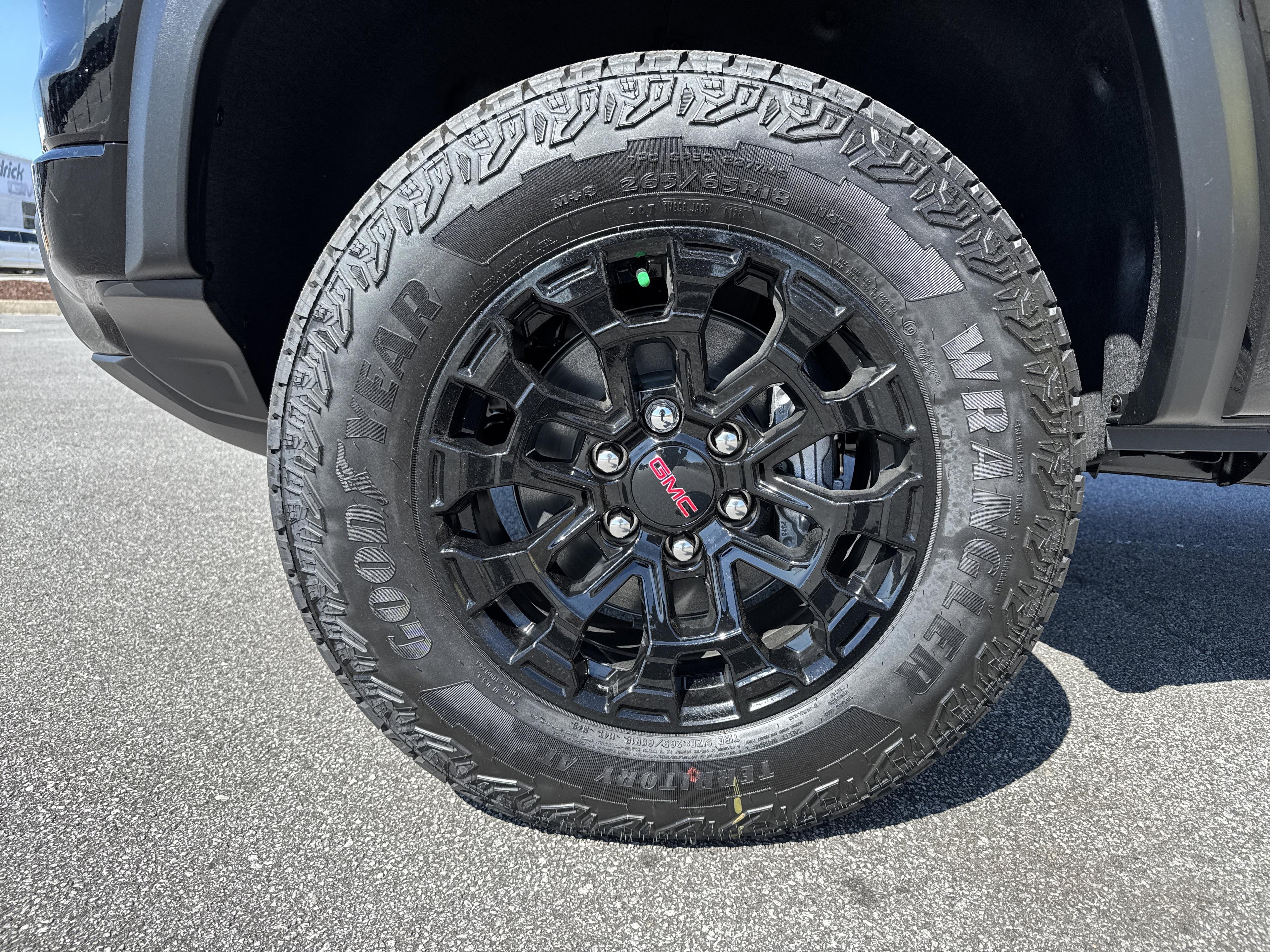 GMC Canyon Elevation Four Wheel Drive Crew Cab - Thumbnail 12