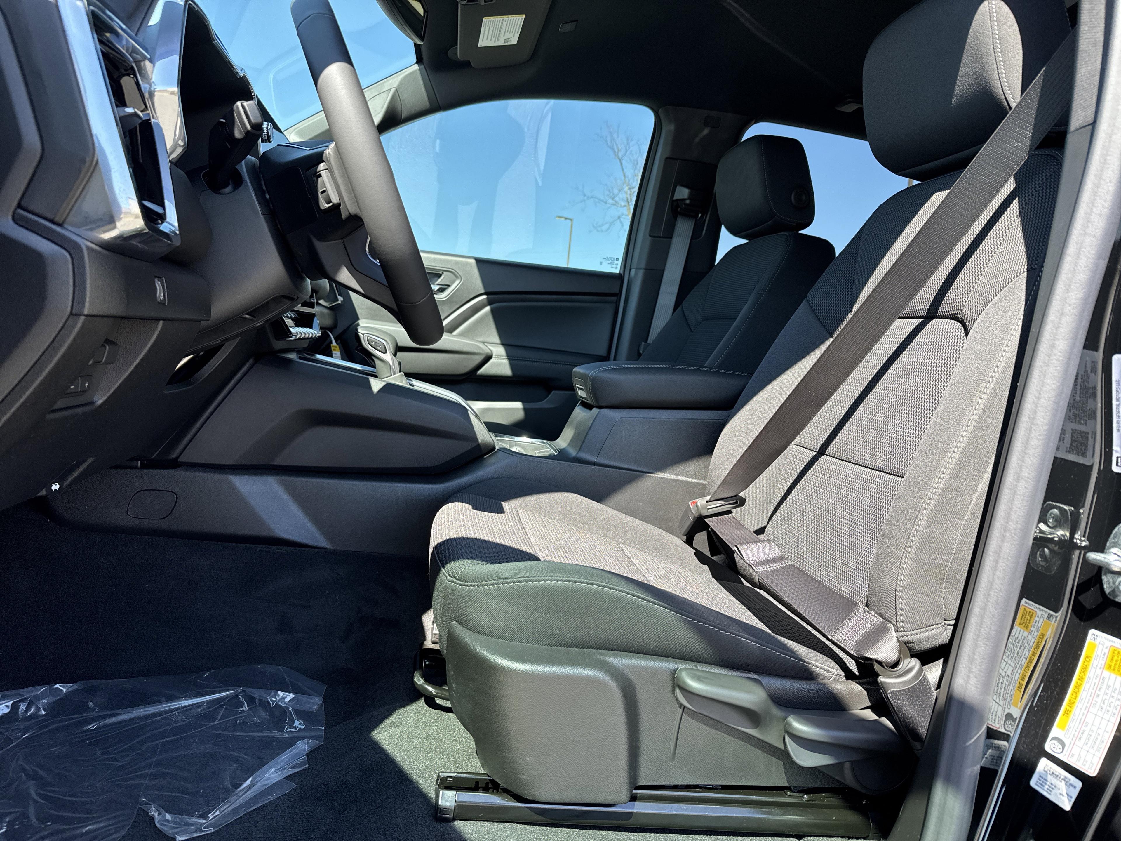 GMC Canyon Elevation Four Wheel Drive Crew Cab - Thumbnail 15