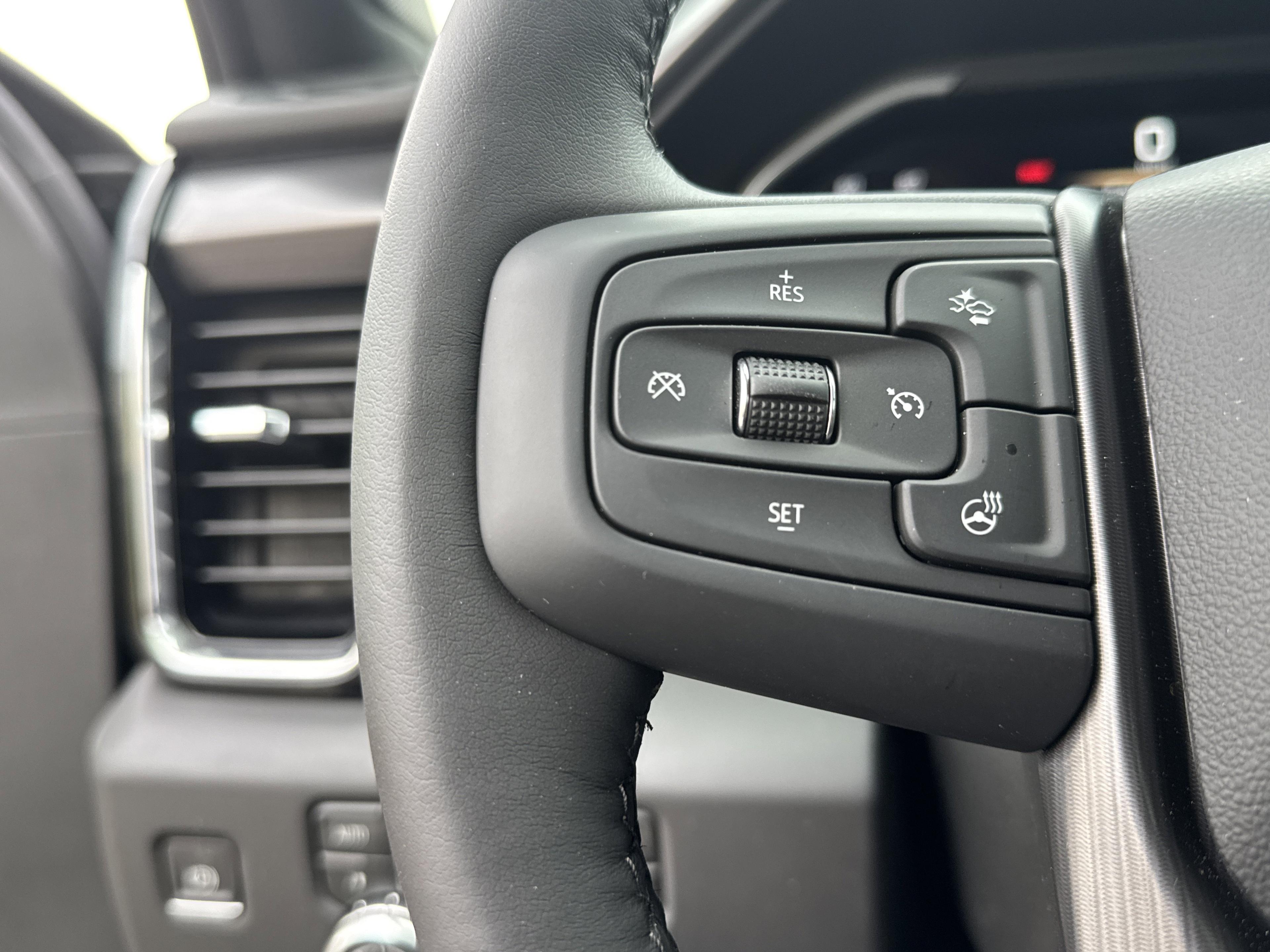 GMC Sierra 2500 Hd Denali Ultimate Four Wheel Drive Crew Cab - Thumbnail 18