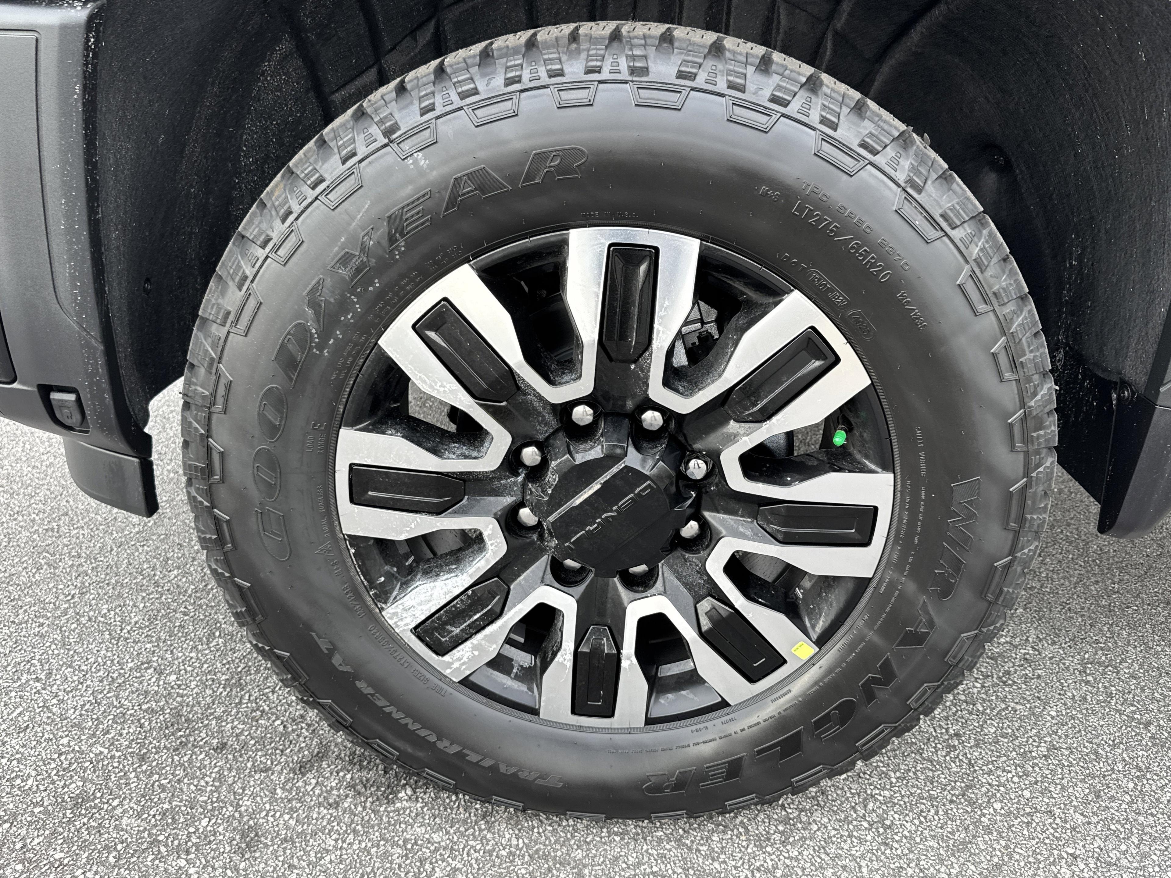 GMC Sierra 2500 Hd Denali Ultimate Four Wheel Drive Crew Cab - Thumbnail 12