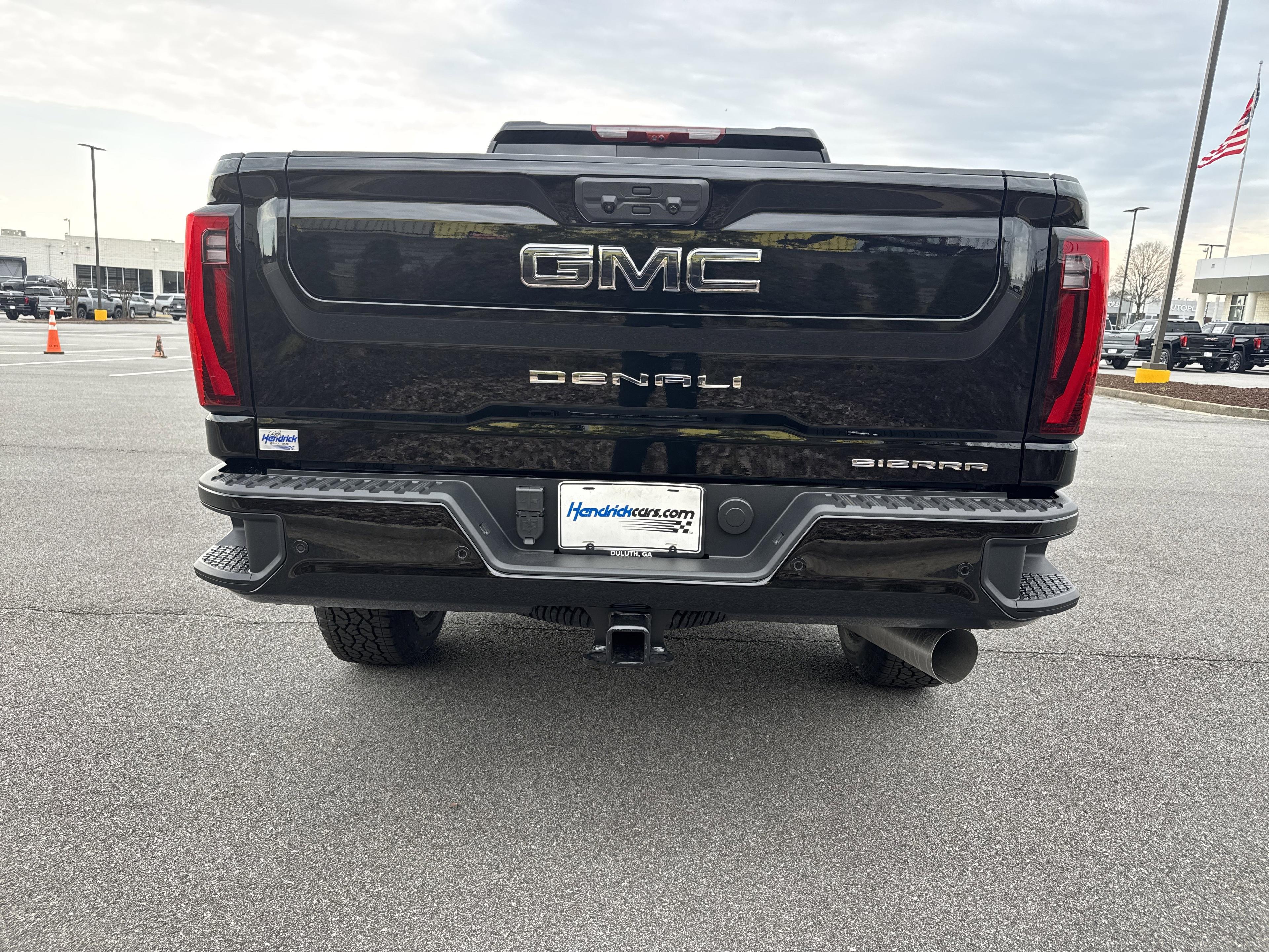 GMC Sierra 2500 Hd Denali Ultimate Four Wheel Drive Crew Cab - Thumbnail 8