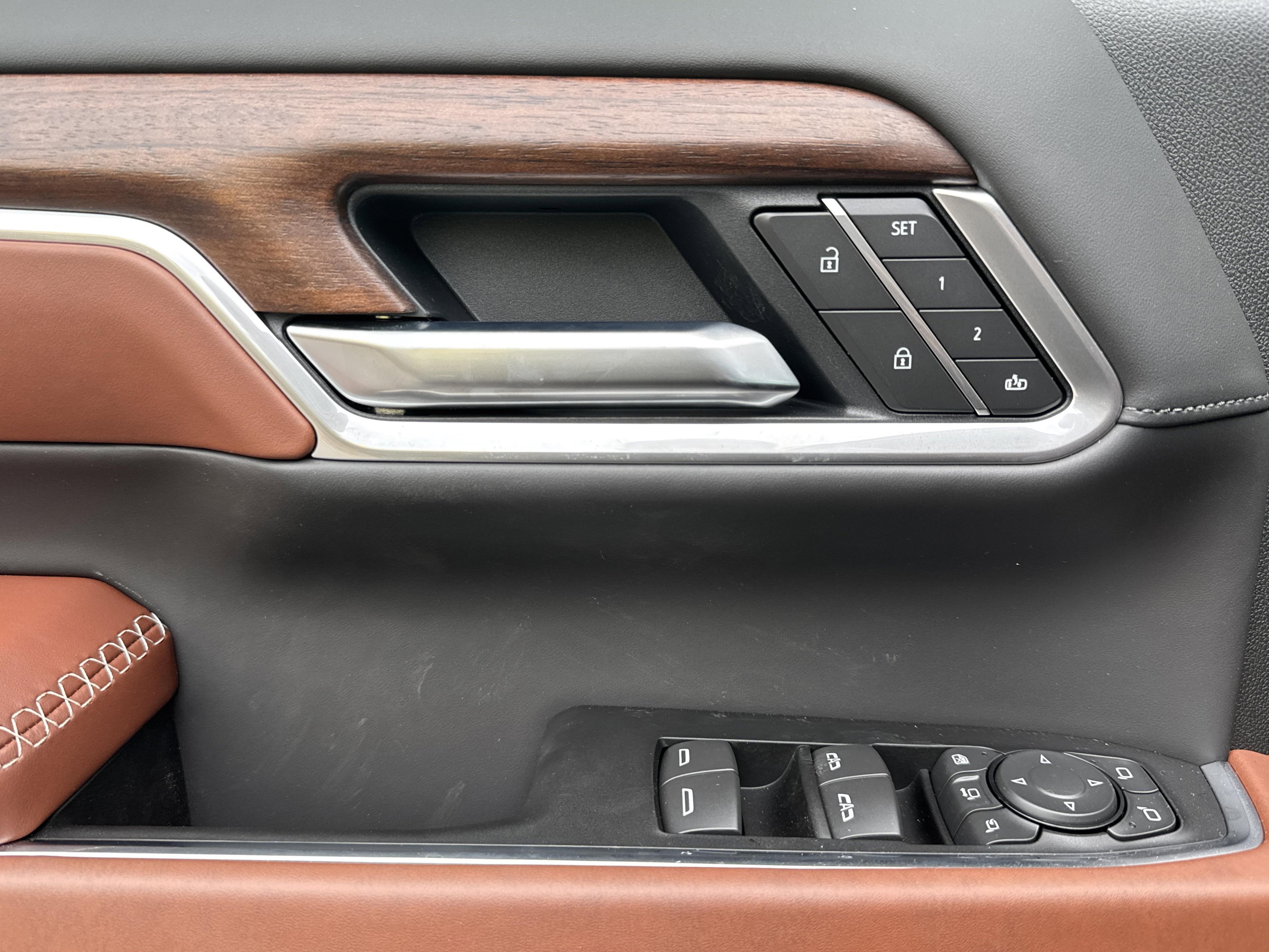 GMC Sierra 2500 Hd Denali Ultimate Four Wheel Drive Crew Cab - Thumbnail 14