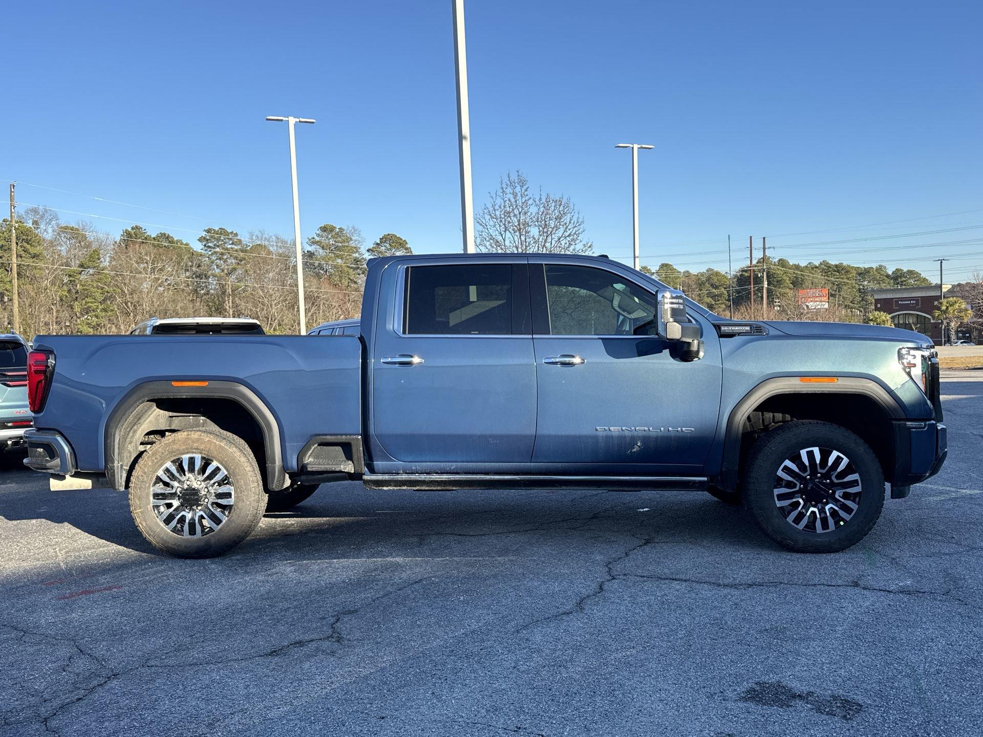 GMC Sierra 2500 Hd Denali Ultimate Four Wheel Drive Crew Cab - Thumbnail 9