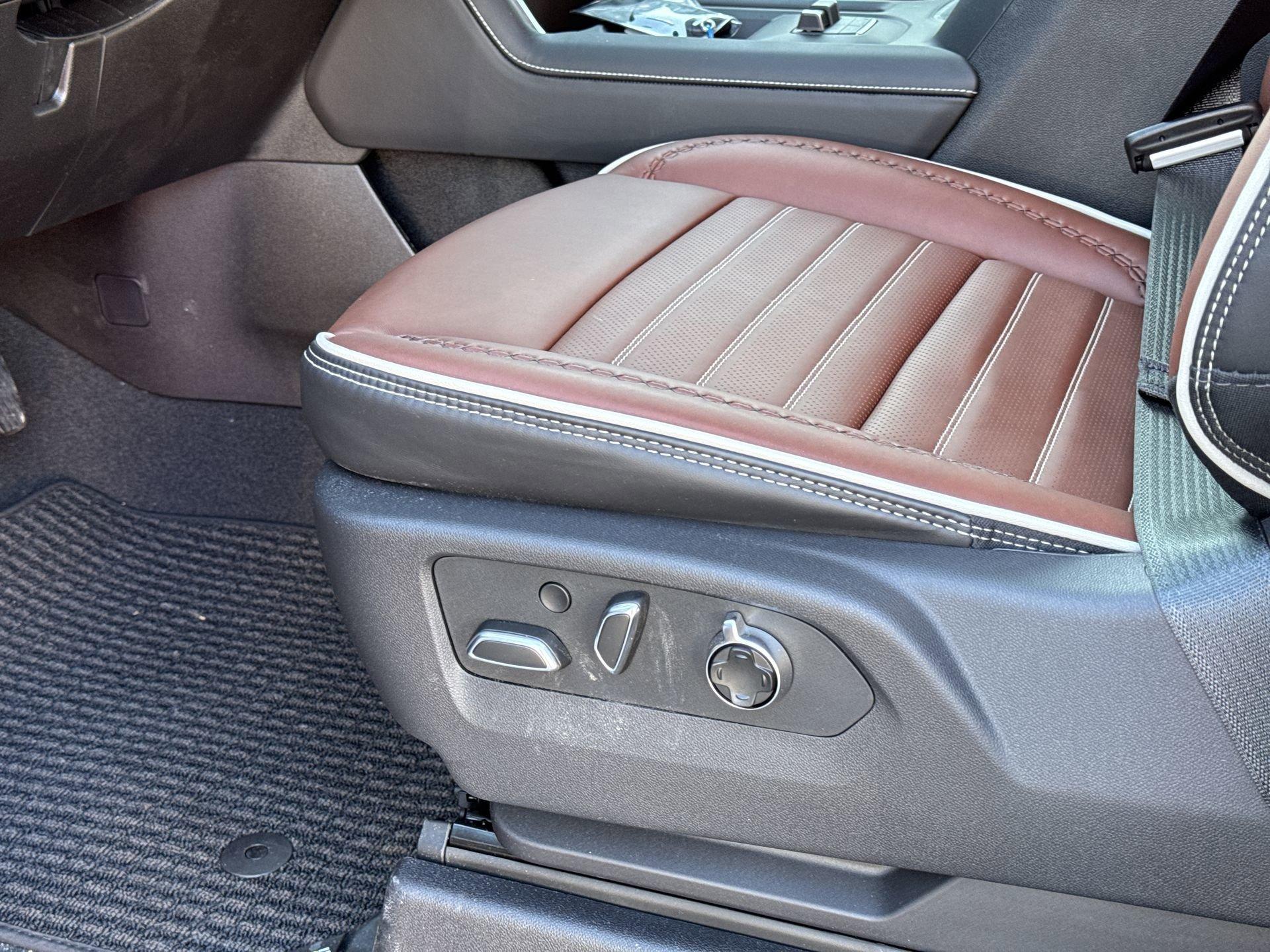 GMC Sierra 2500 Hd Denali Ultimate Four Wheel Drive Crew Cab - Thumbnail 15