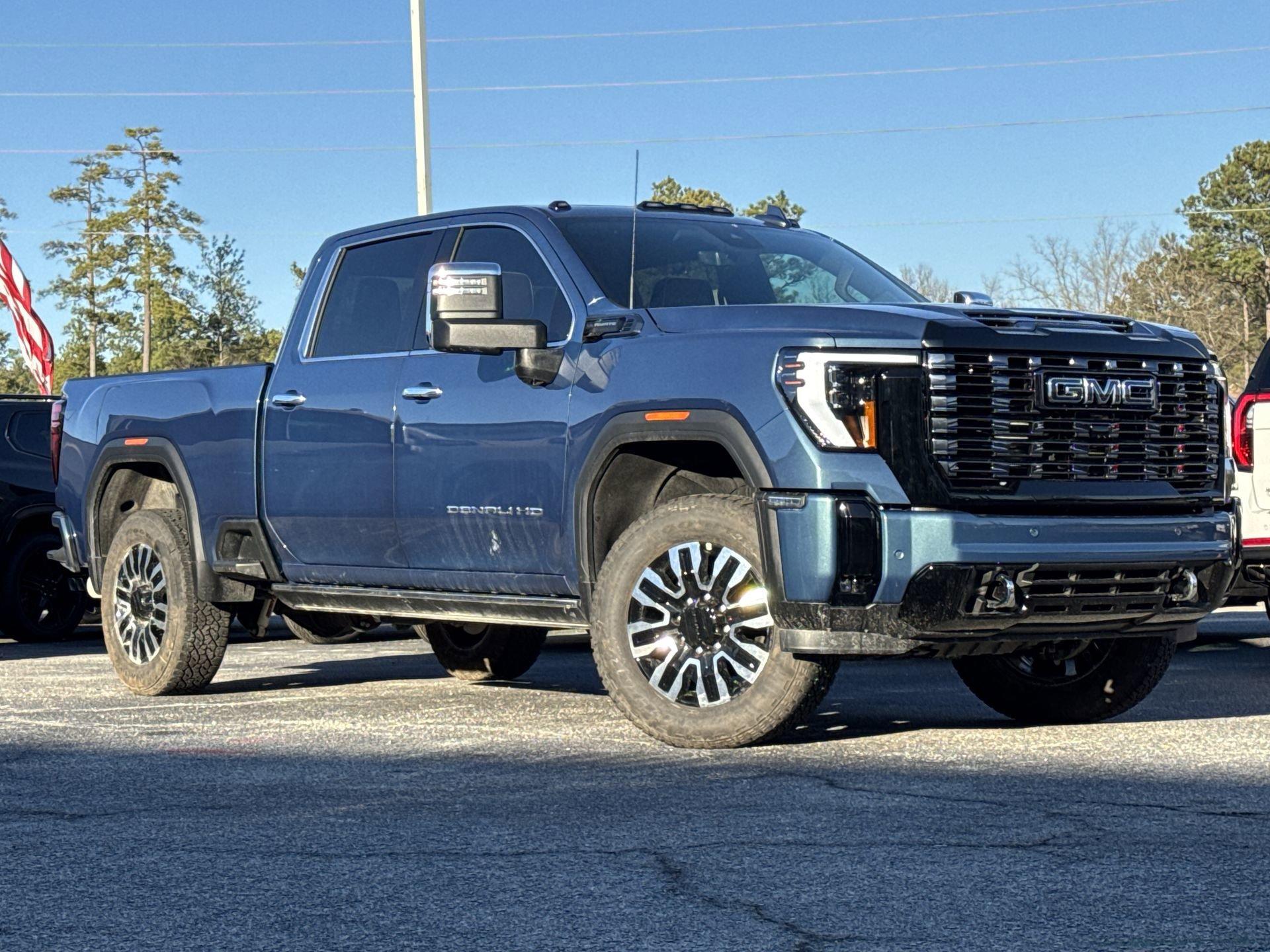 GMC Sierra 2500 Hd Denali Ultimate Four Wheel Drive Crew Cab - Thumbnail 2