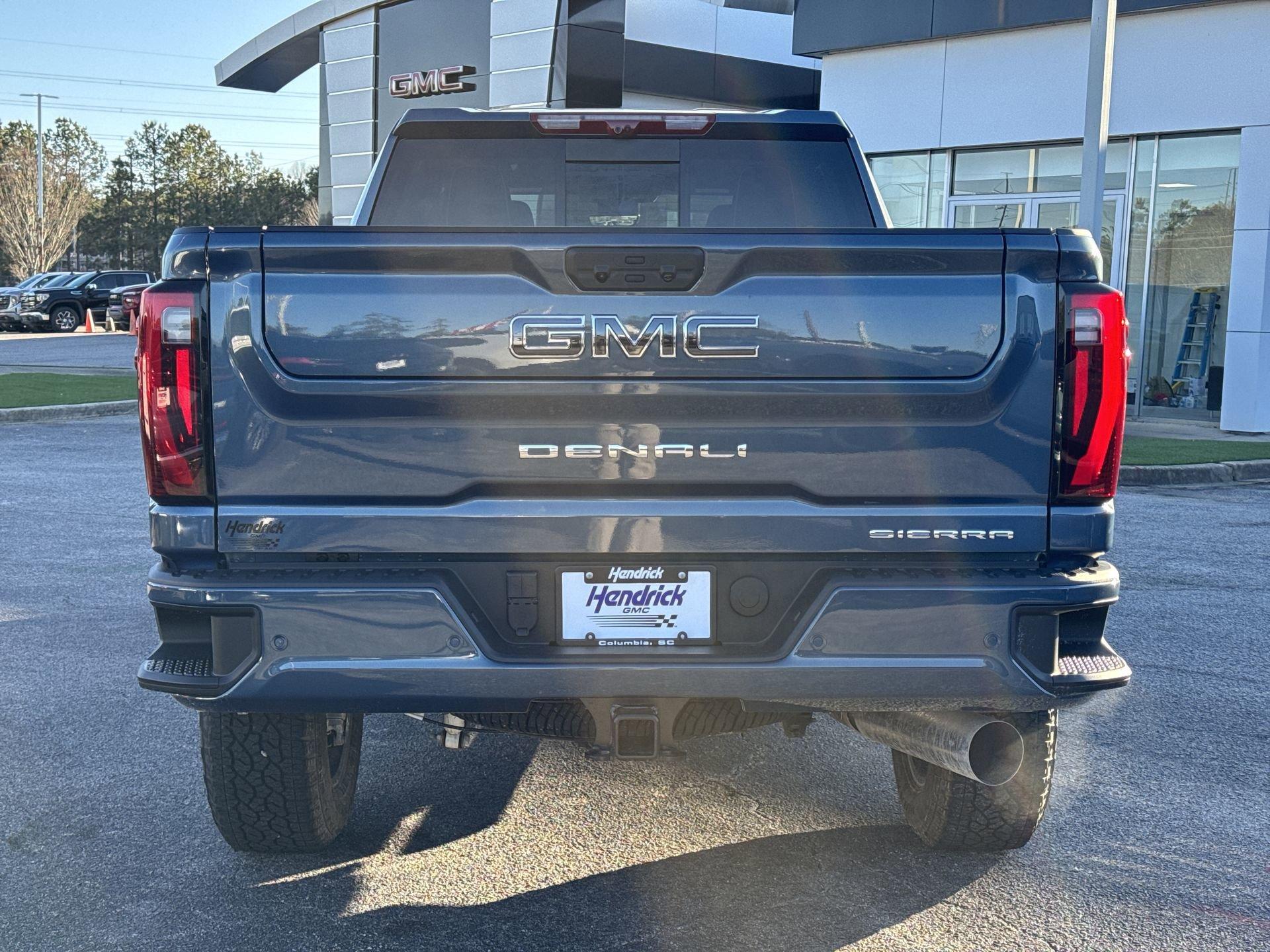 GMC Sierra 2500 Hd Denali Ultimate Four Wheel Drive Crew Cab - Thumbnail 8