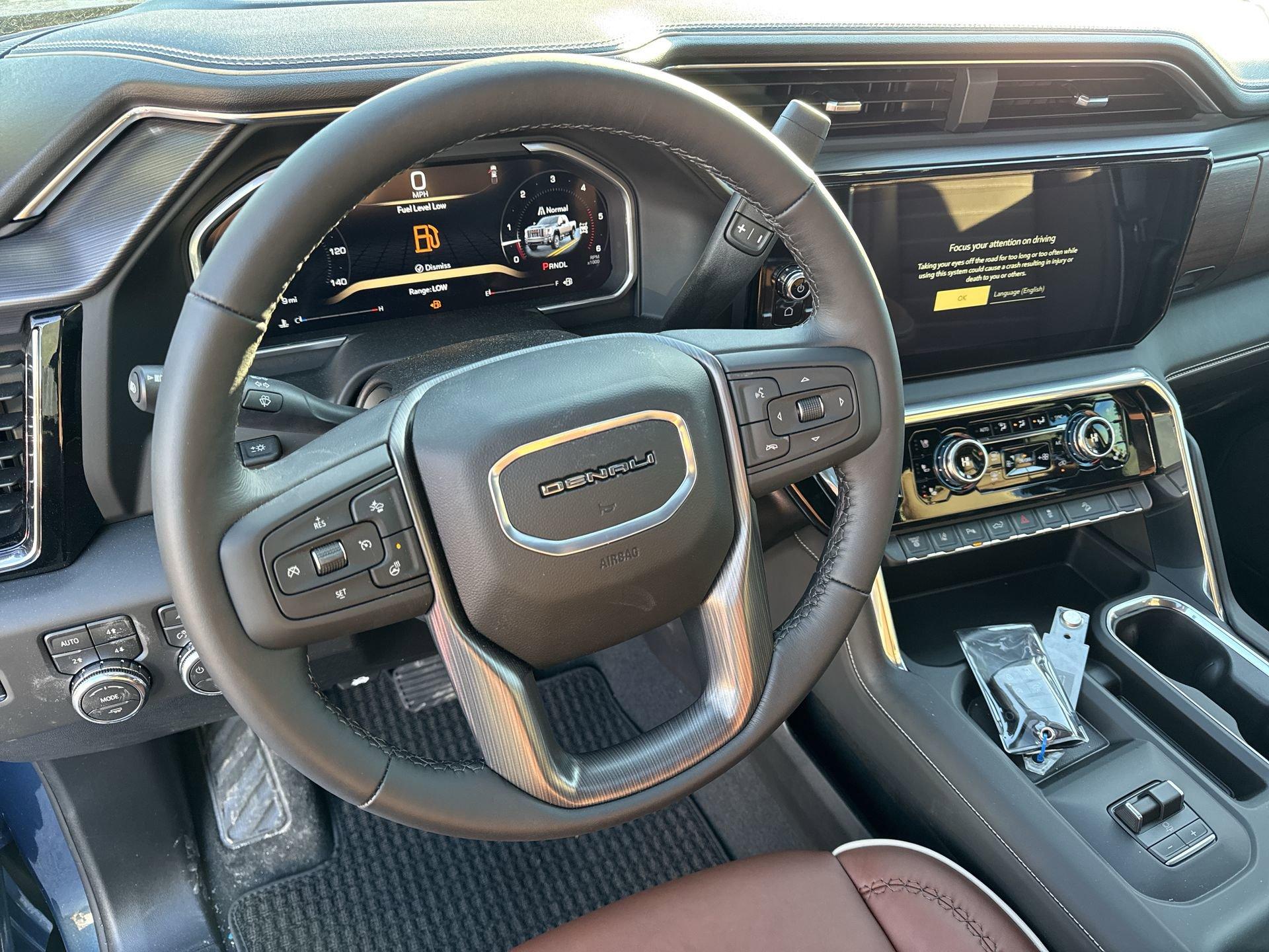 GMC Sierra 2500 Hd Denali Ultimate Four Wheel Drive Crew Cab - Thumbnail 16