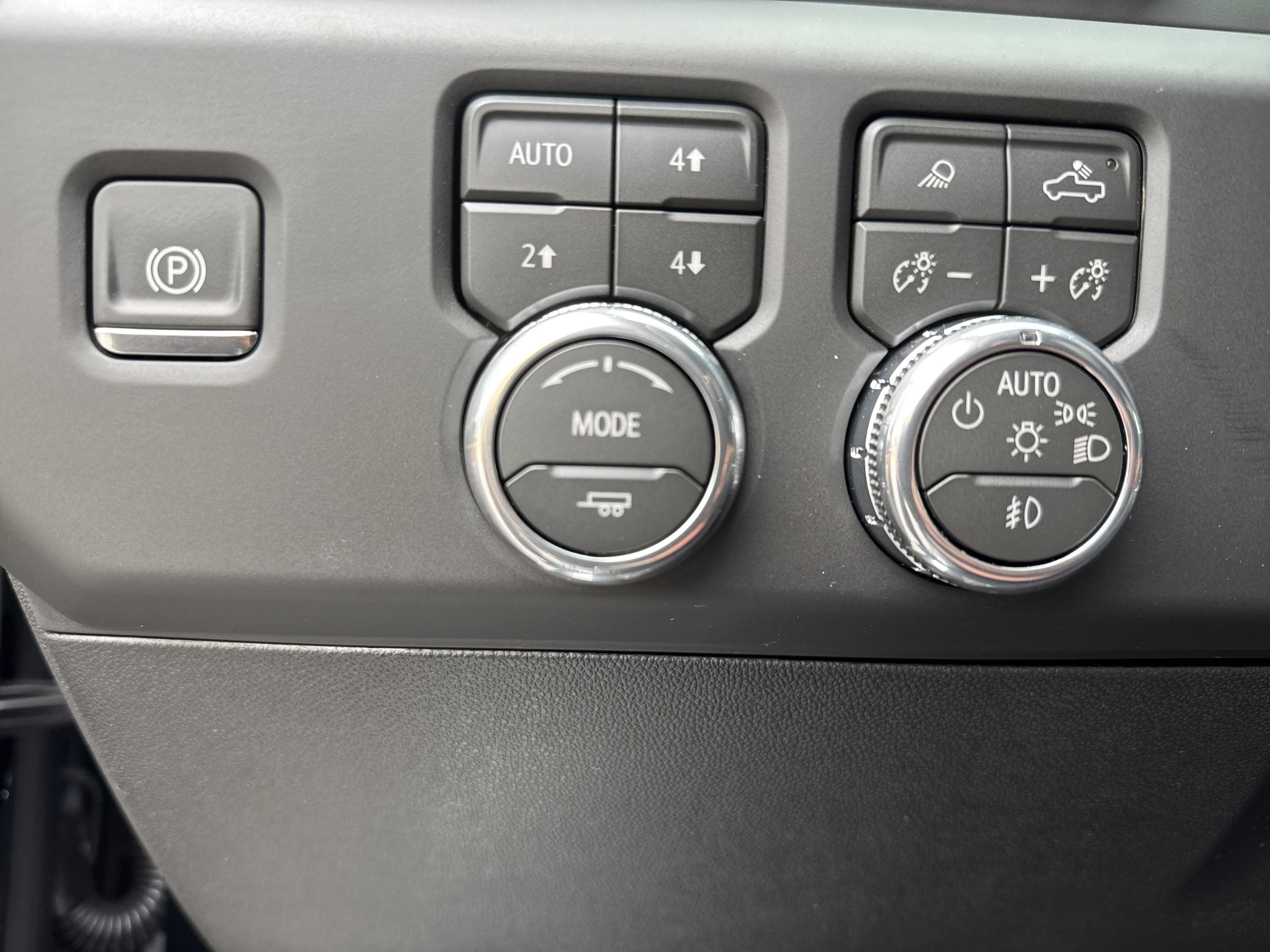 GMC Sierra 2500 Hd Denali Ultimate Four Wheel Drive Crew Cab - Thumbnail 17