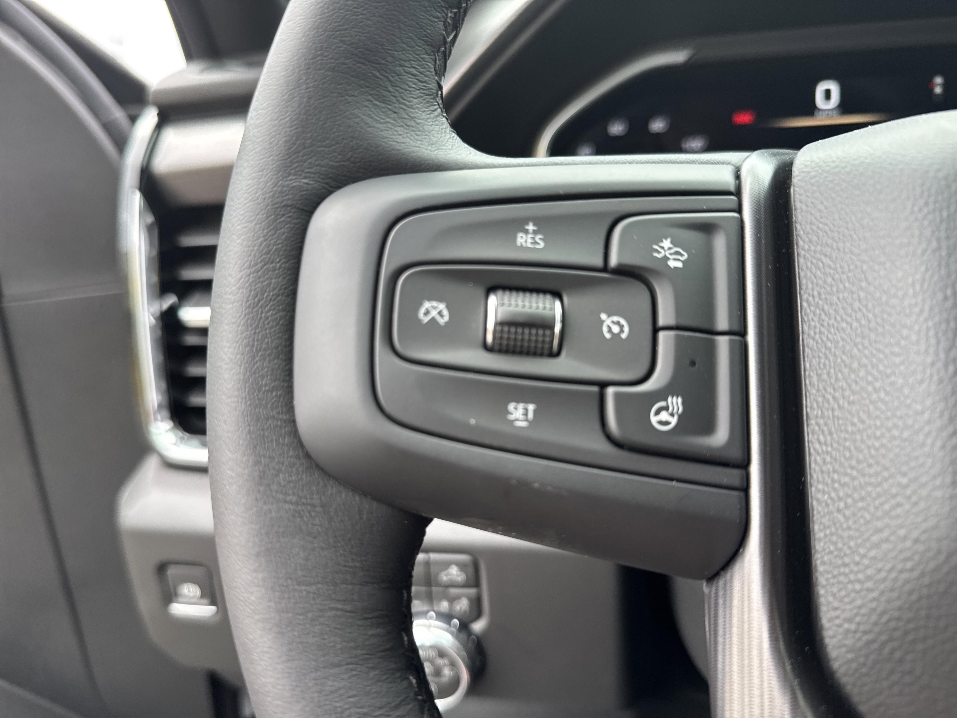 GMC Sierra 2500 Hd Denali Ultimate Four Wheel Drive Crew Cab - Thumbnail 18