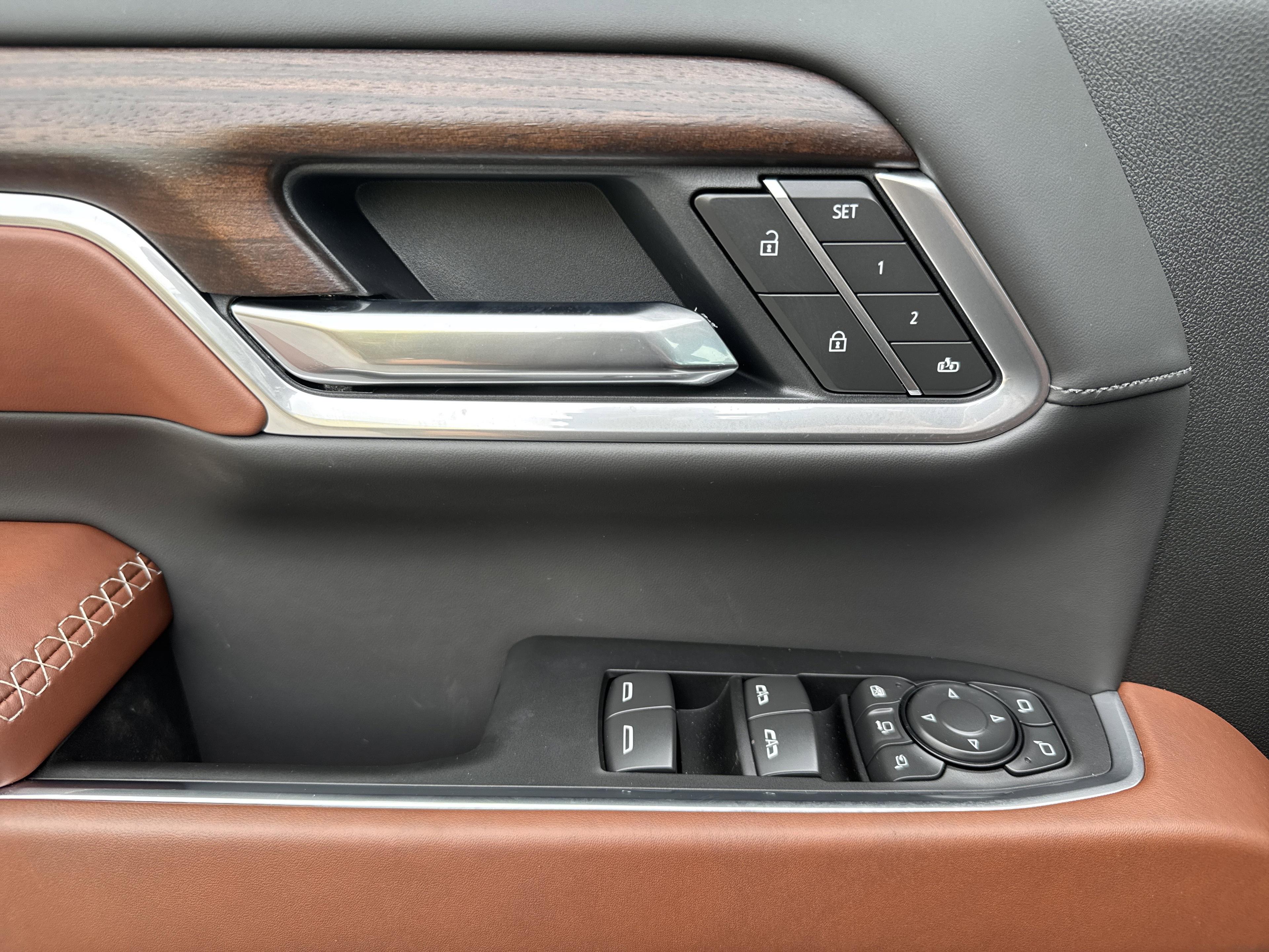 GMC Sierra 2500 Hd Denali Ultimate Four Wheel Drive Crew Cab - Thumbnail 14