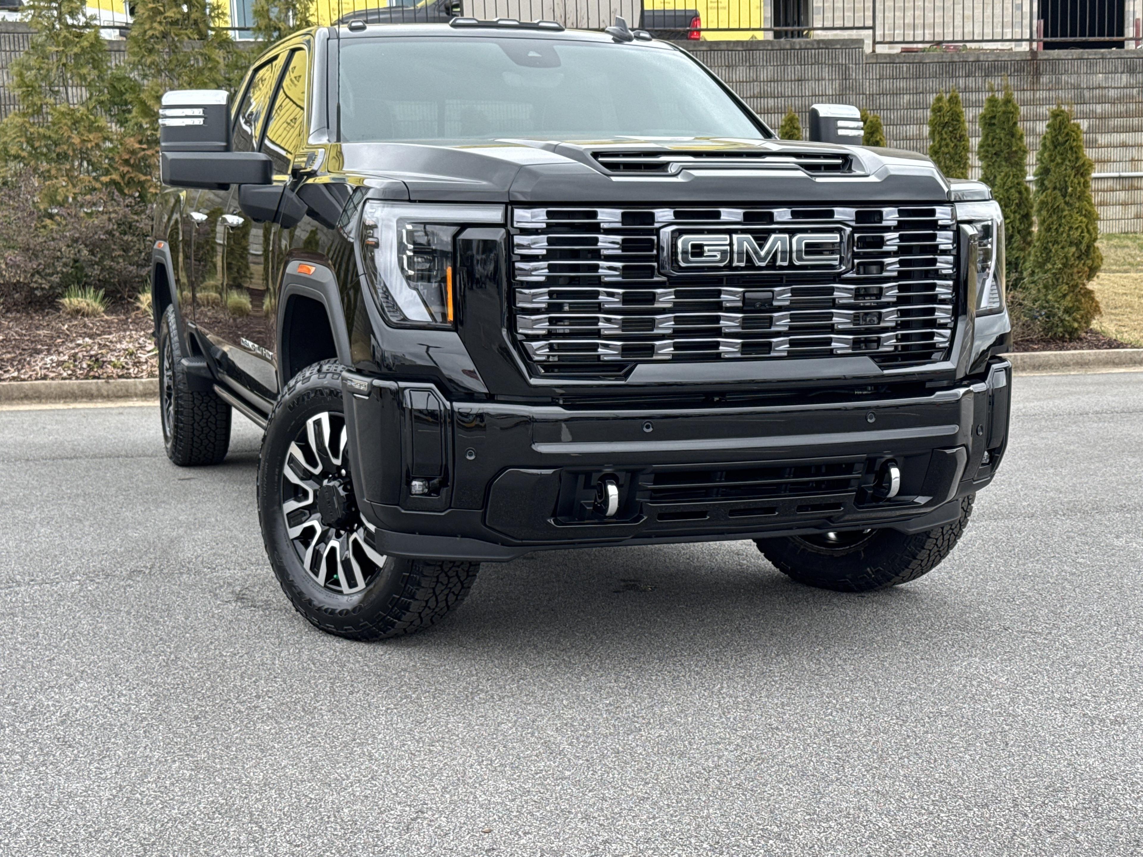 GMC Sierra 2500 Hd Denali Ultimate Four Wheel Drive Crew Cab - View 1