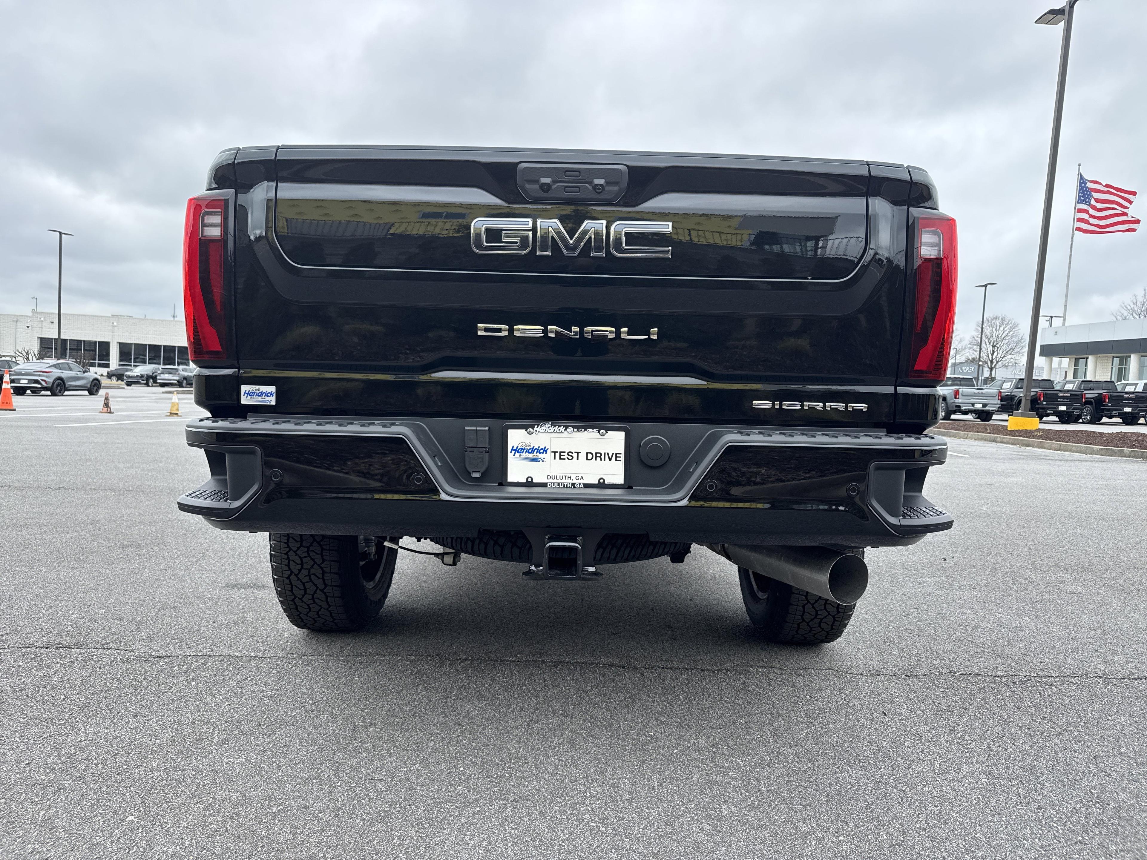 GMC Sierra 2500 Hd Denali Ultimate Four Wheel Drive Crew Cab - Thumbnail 8