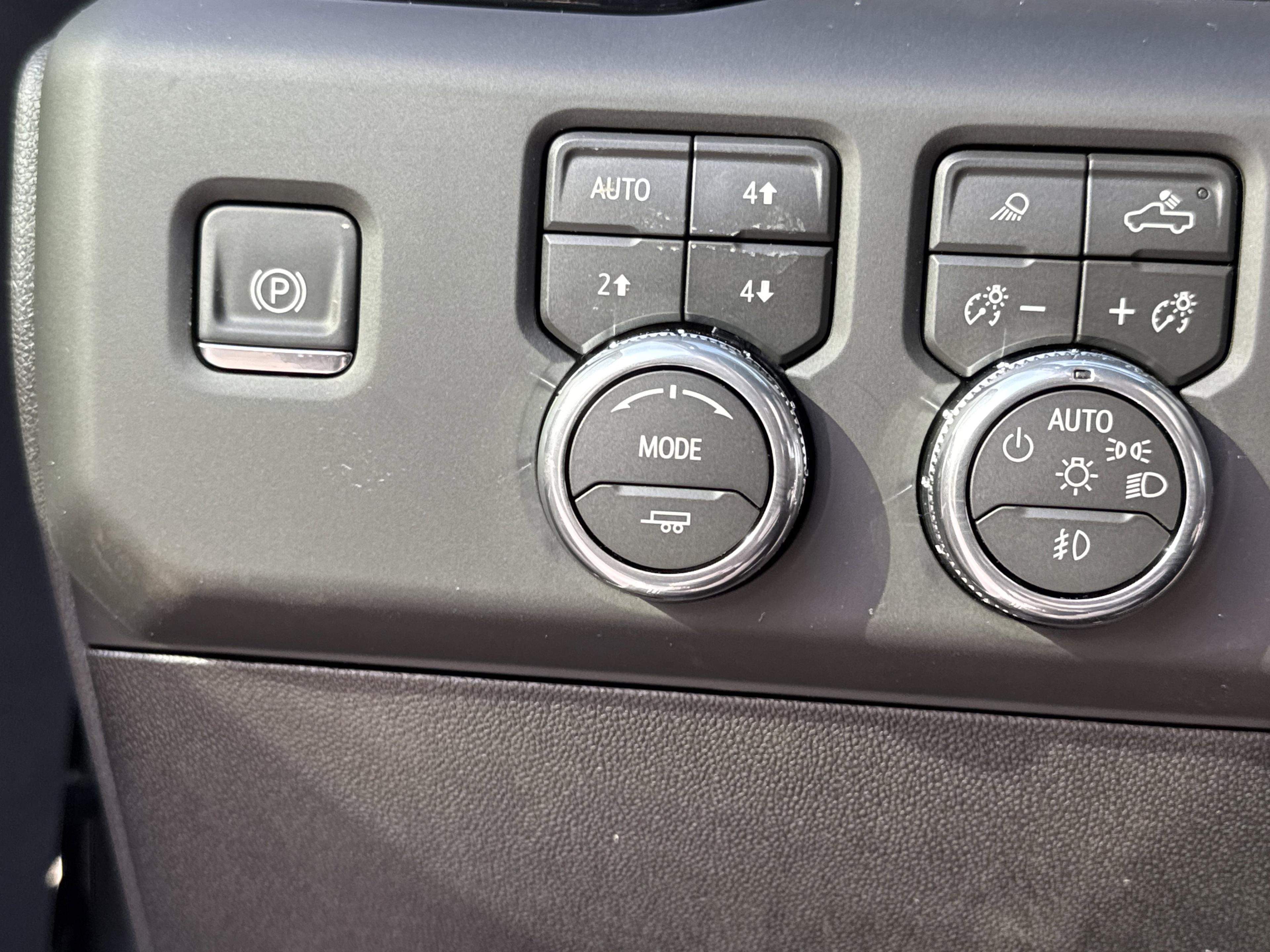 GMC Sierra 2500 Hd Denali Ultimate Four Wheel Drive Crew Cab - Thumbnail 17