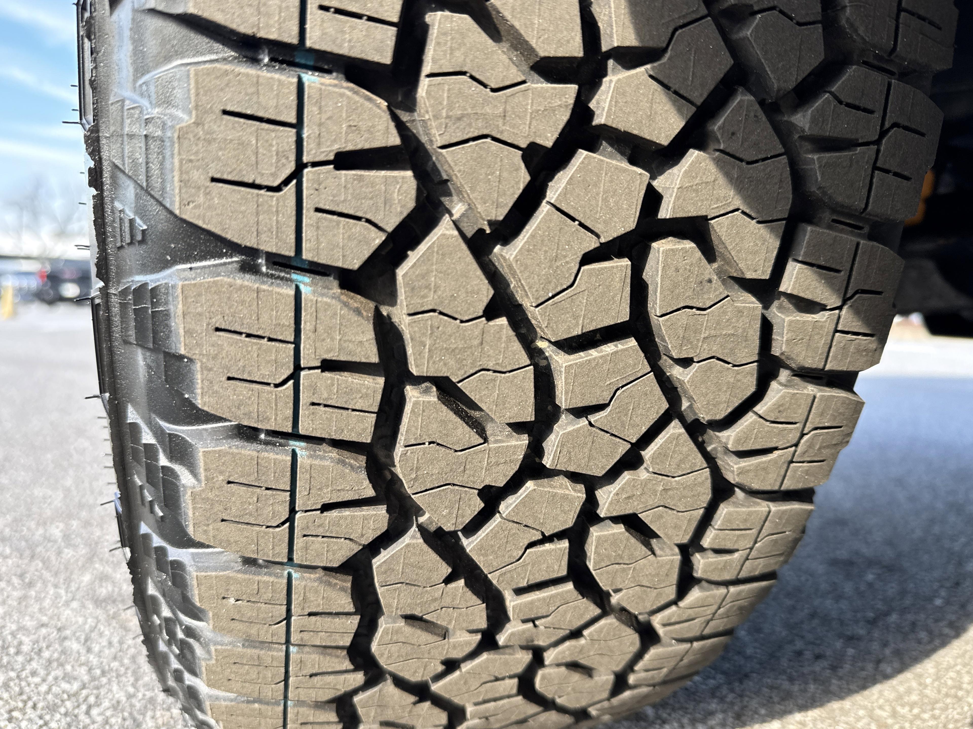 GMC Sierra 2500 Hd Denali Ultimate Four Wheel Drive Crew Cab - Thumbnail 11