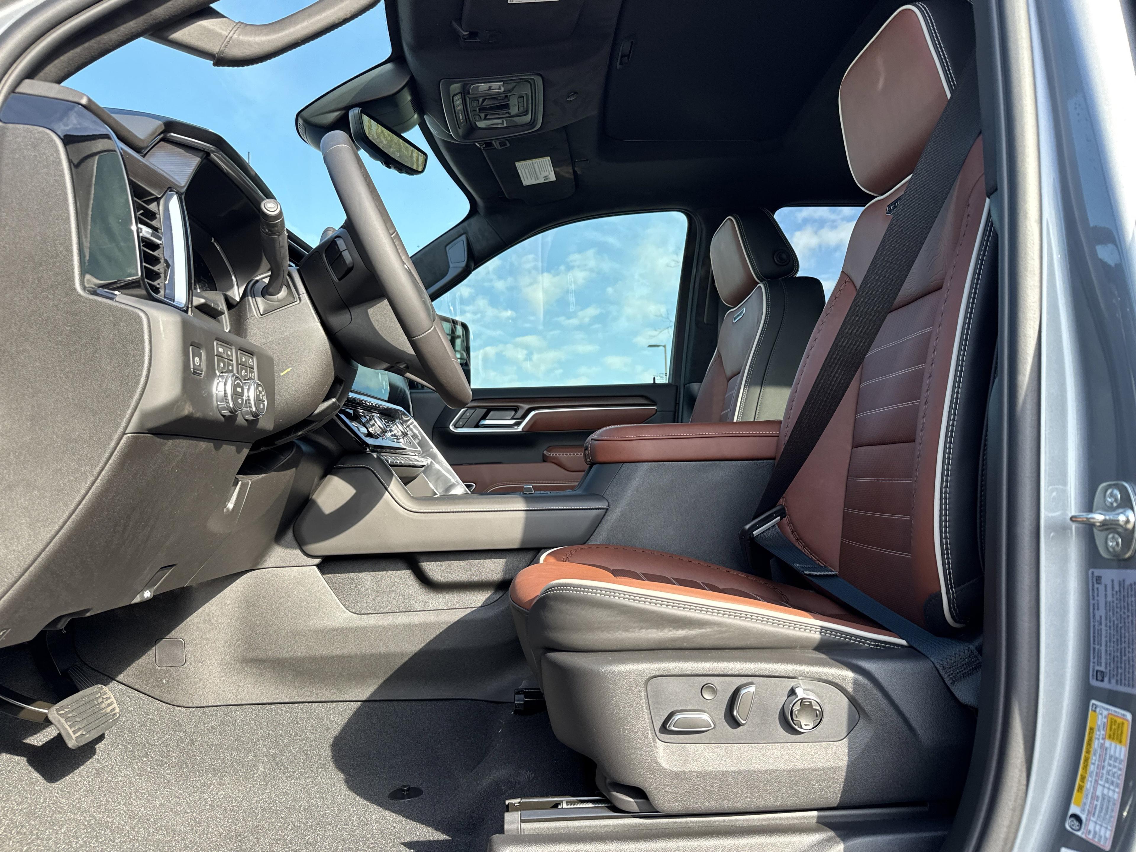 GMC Sierra 2500 Hd Denali Ultimate Four Wheel Drive Crew Cab - Thumbnail 15